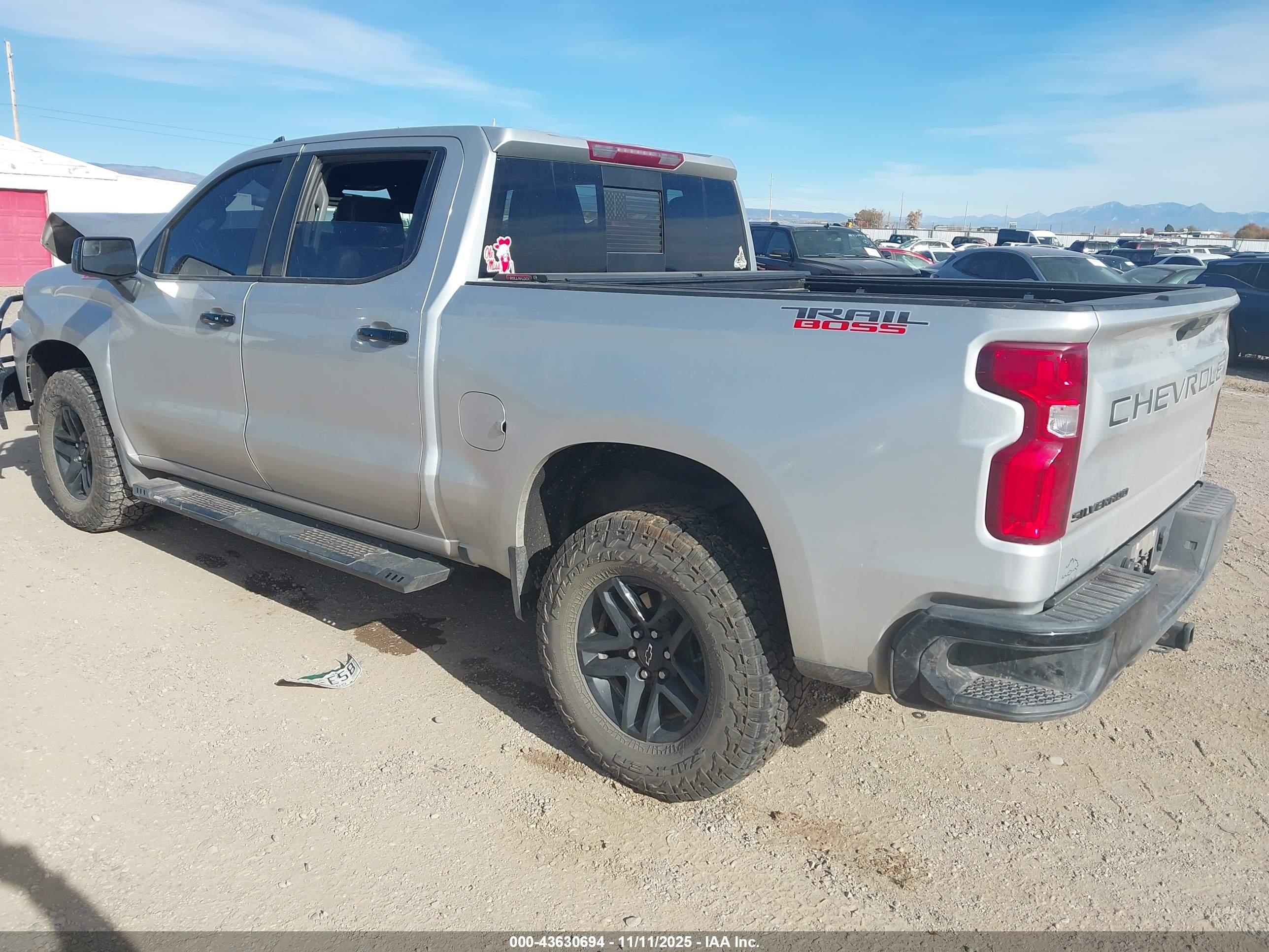 CHEVROLET SILVERADO image 3