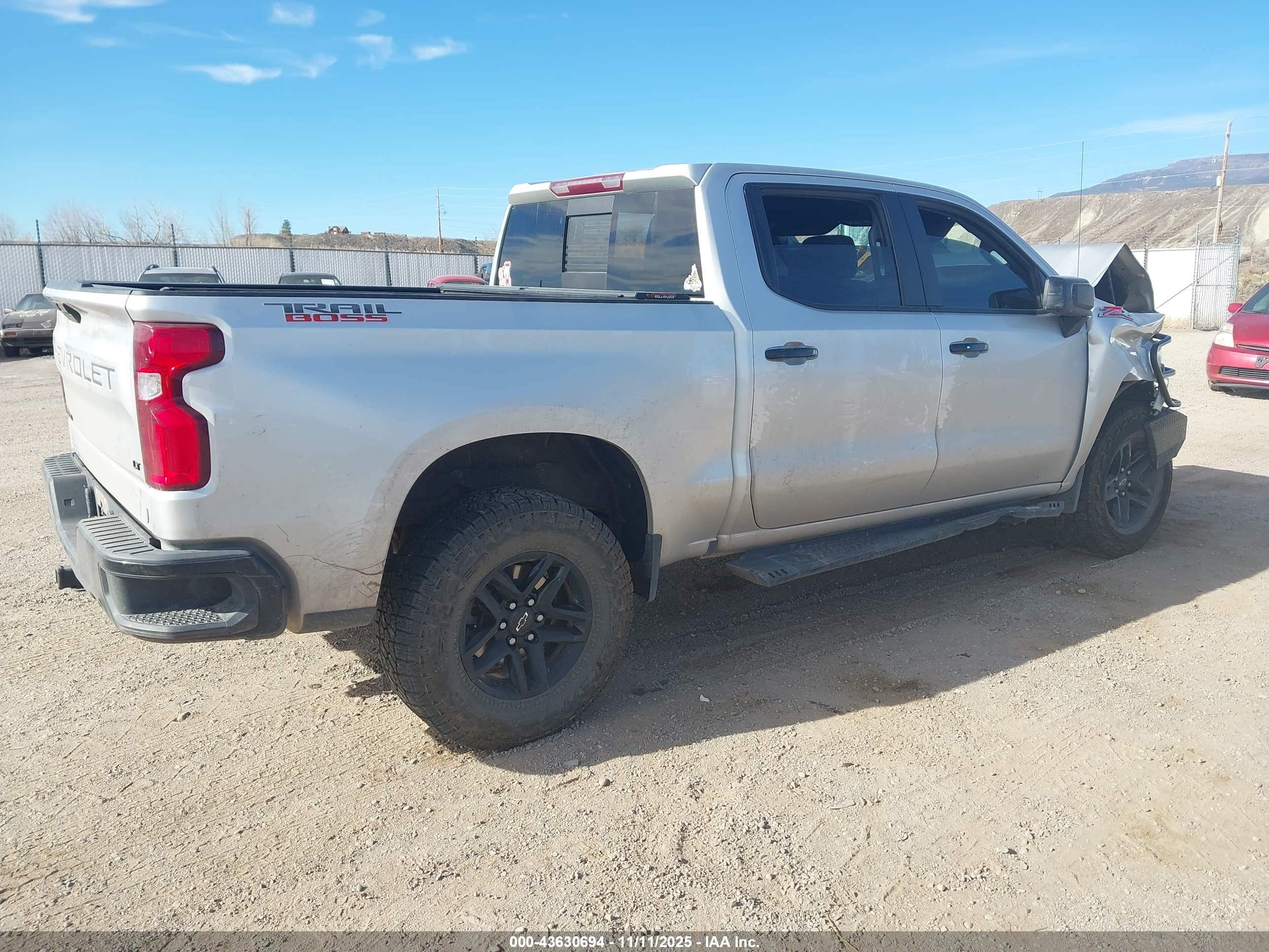 CHEVROLET SILVERADO image 4