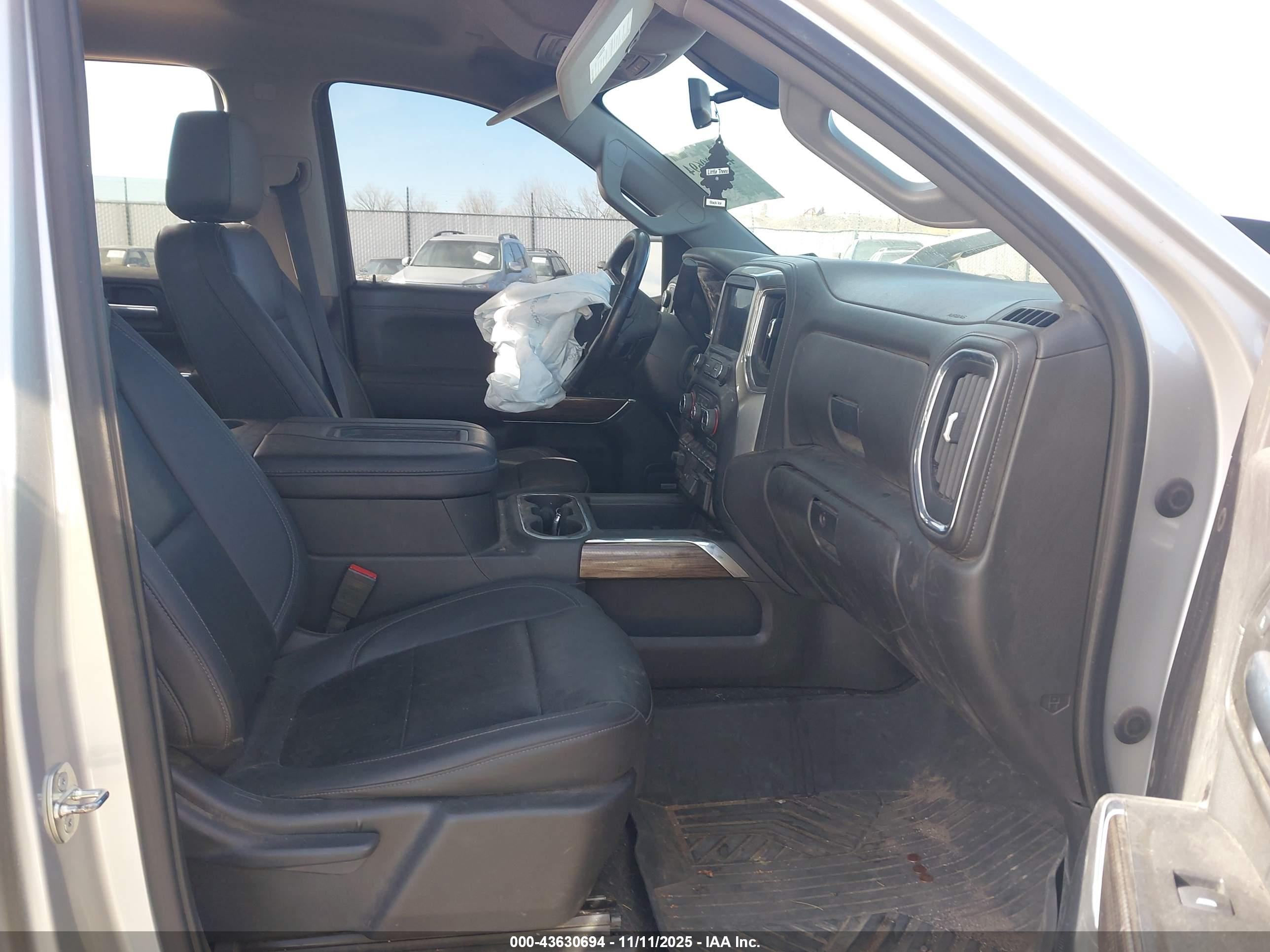 CHEVROLET SILVERADO image 5
