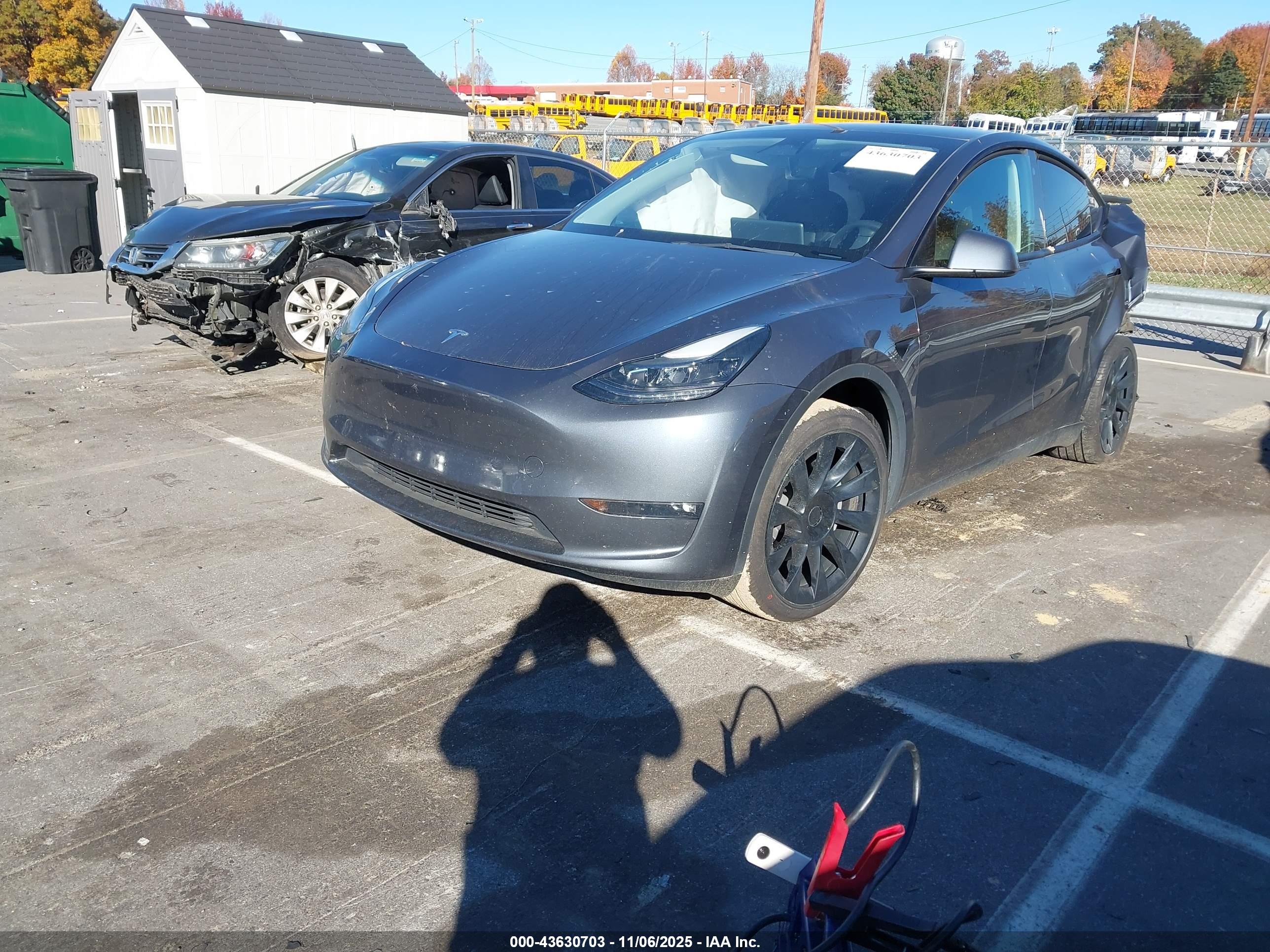 TESLA MODEL image 2