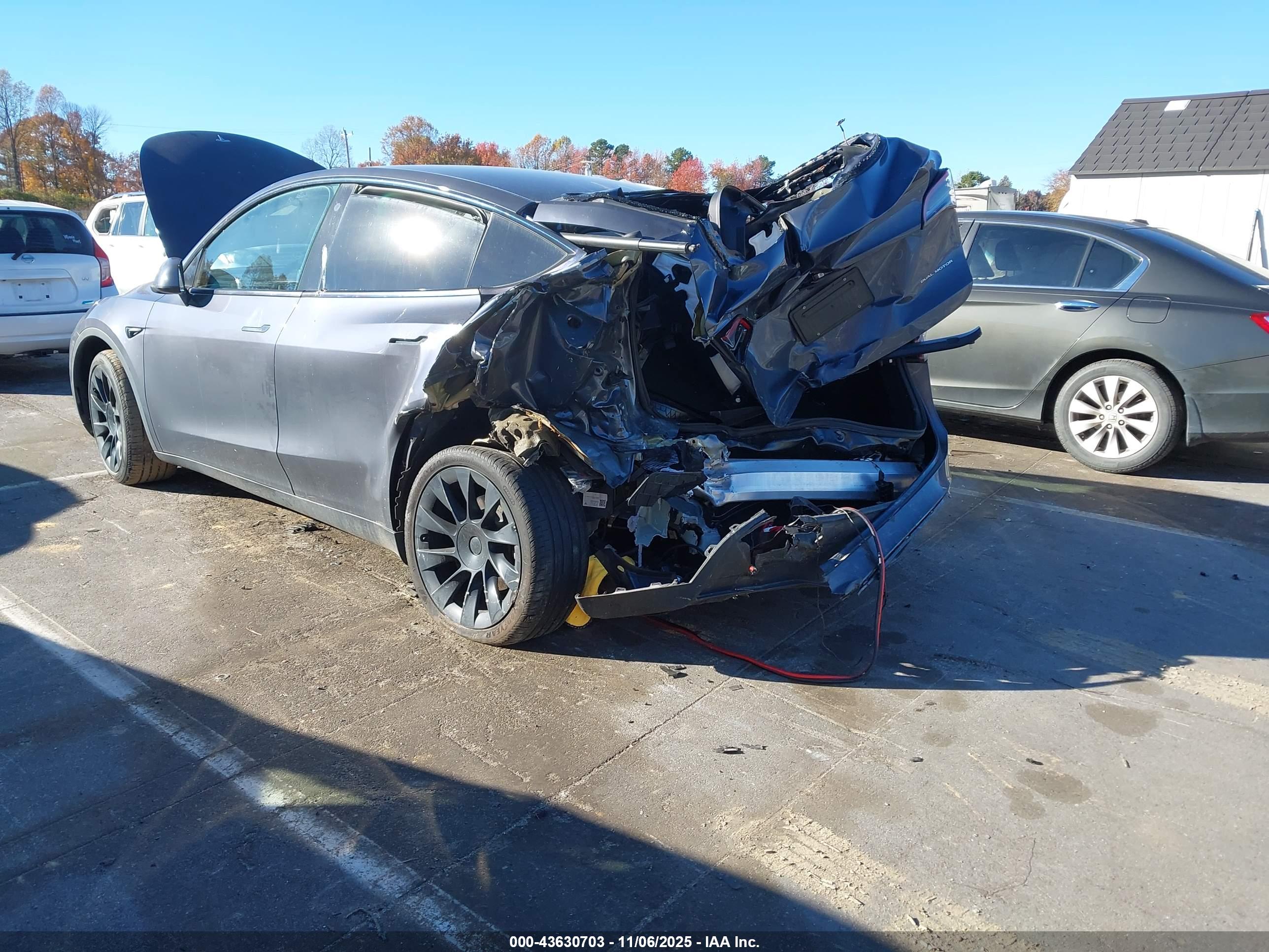 TESLA MODEL image 3