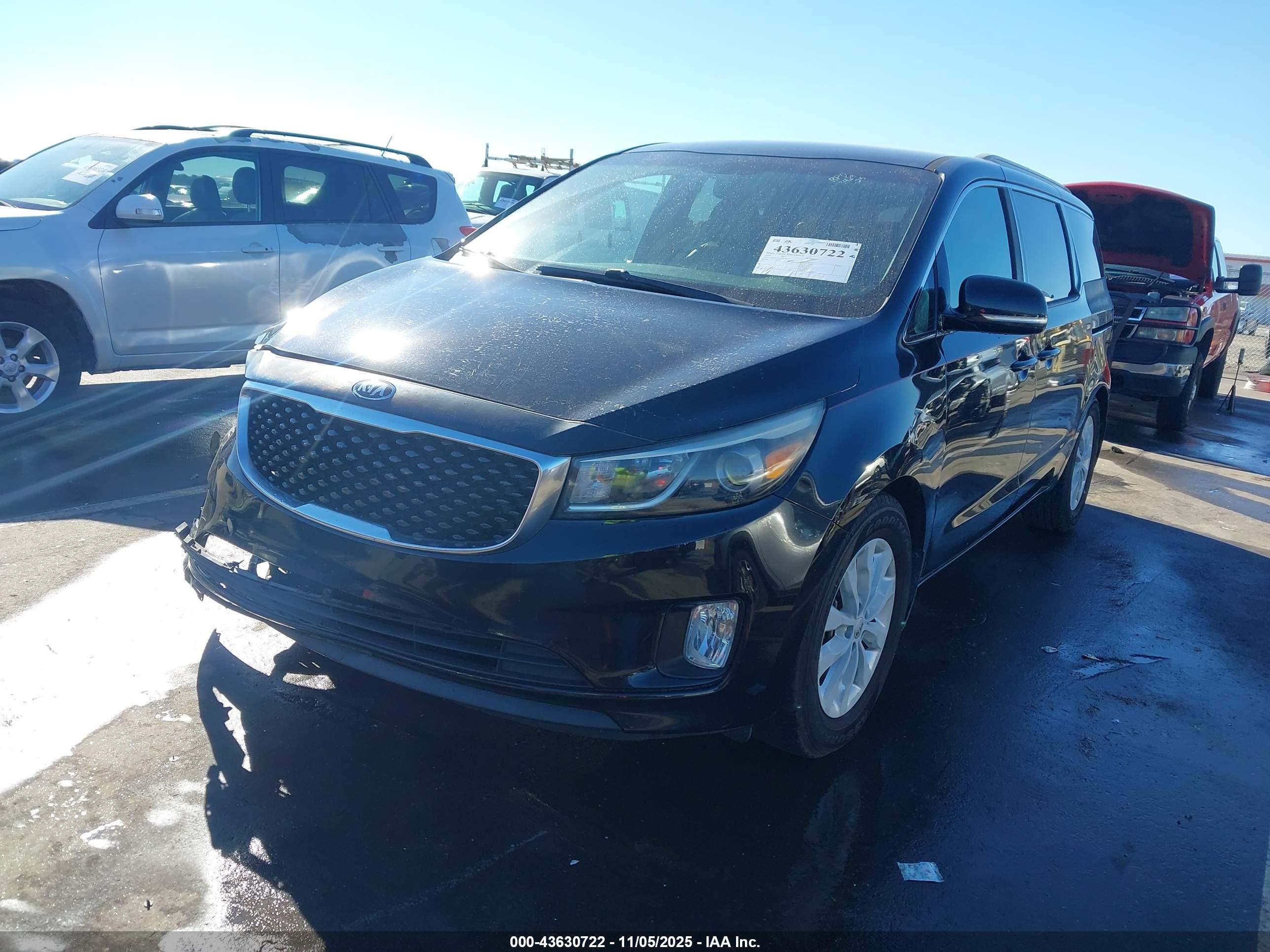KIA SEDONA image 2