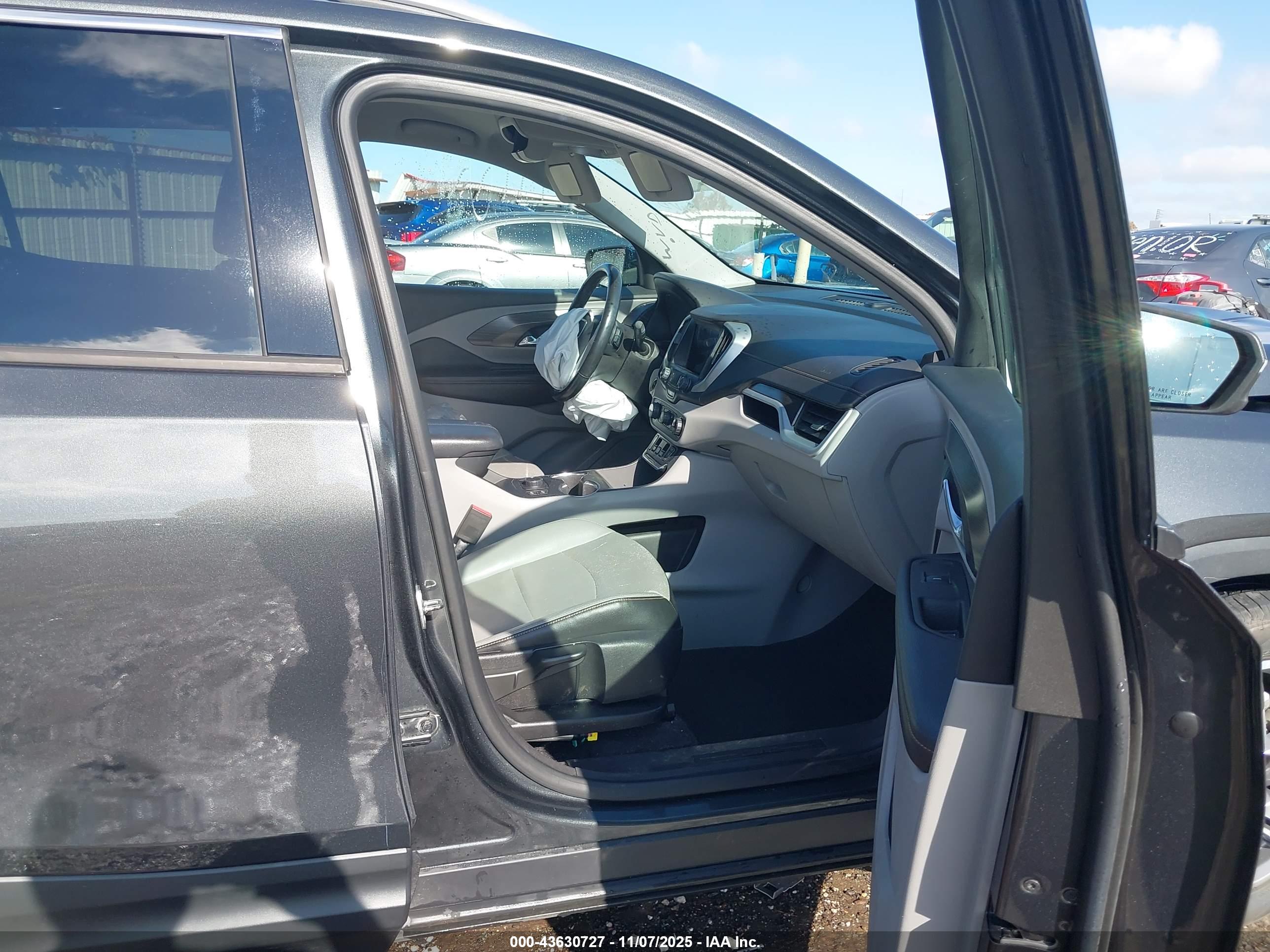 GMC TERRAIN image 5
