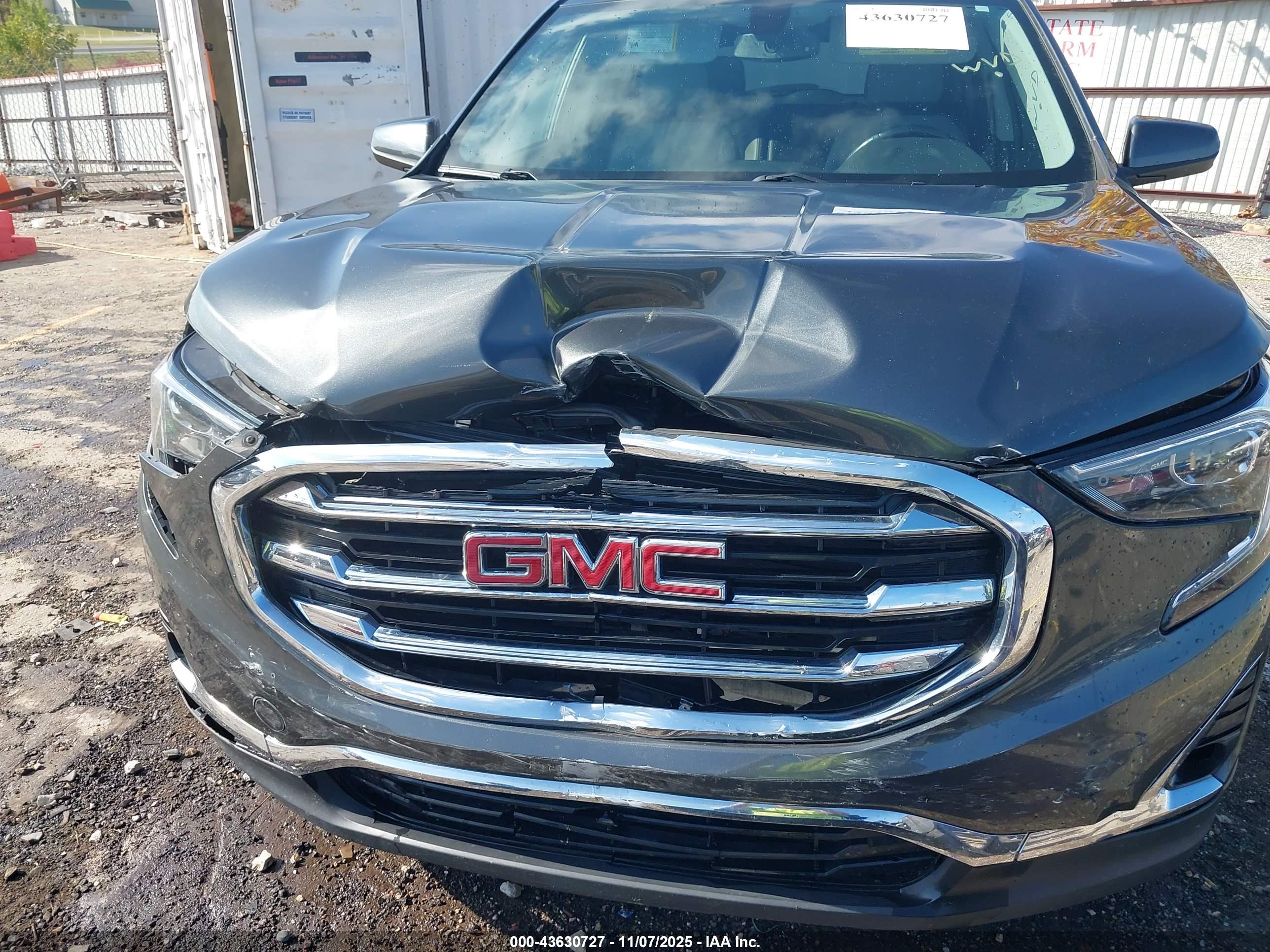 GMC TERRAIN image 6