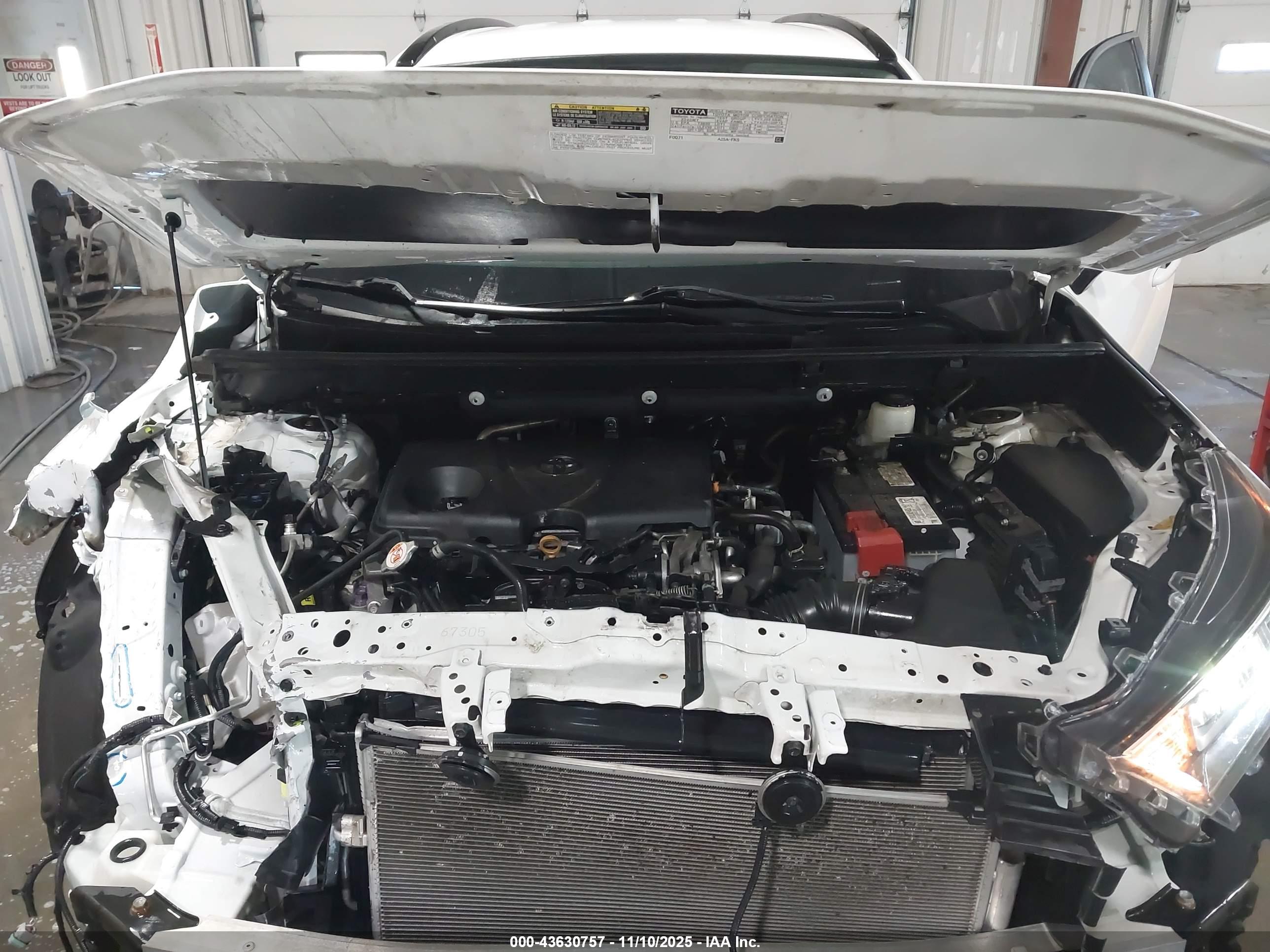 TOYOTA RAV4 image 10