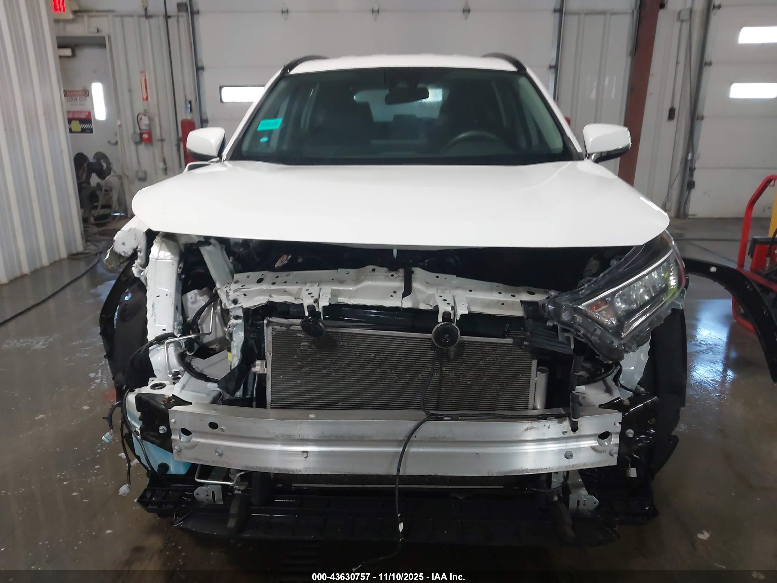 TOYOTA RAV4 image 6