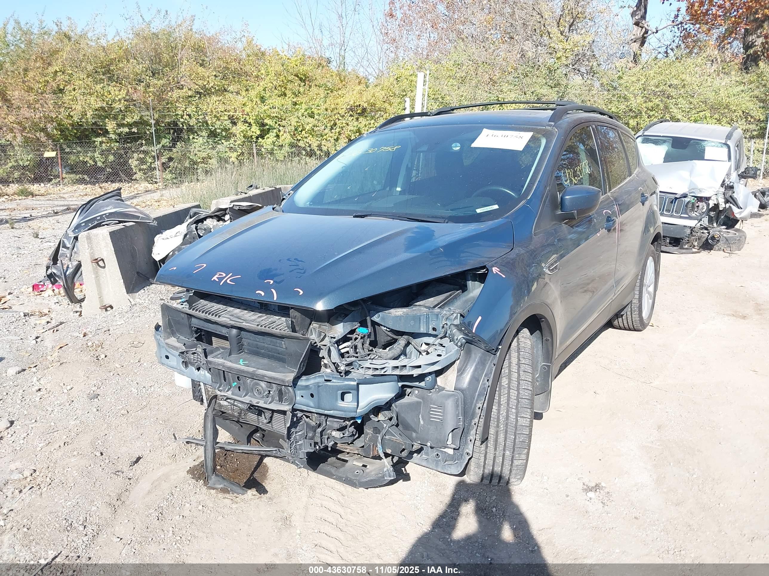FORD ESCAPE image 2