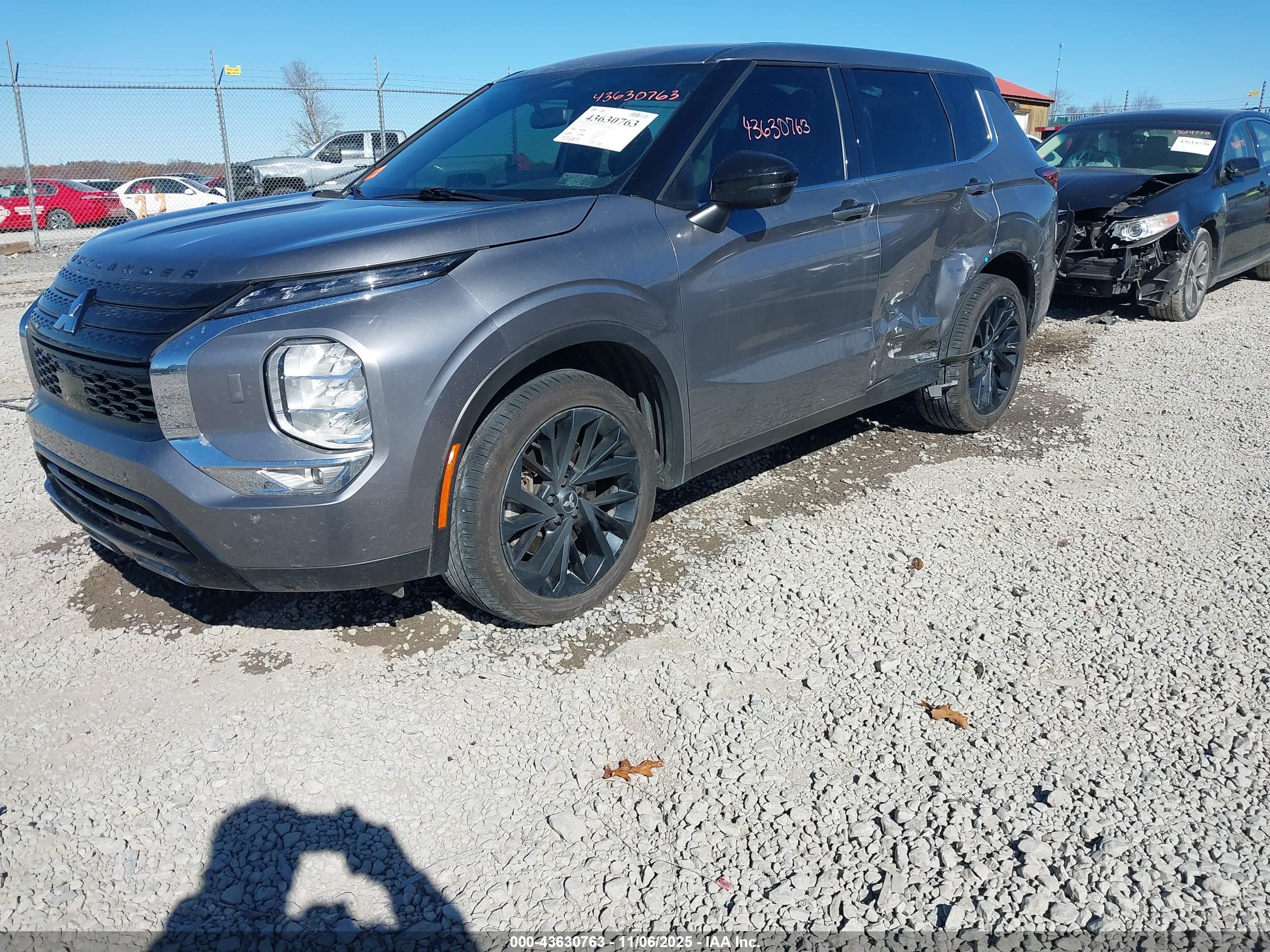 MITSUBISHI OUTLANDER image 2