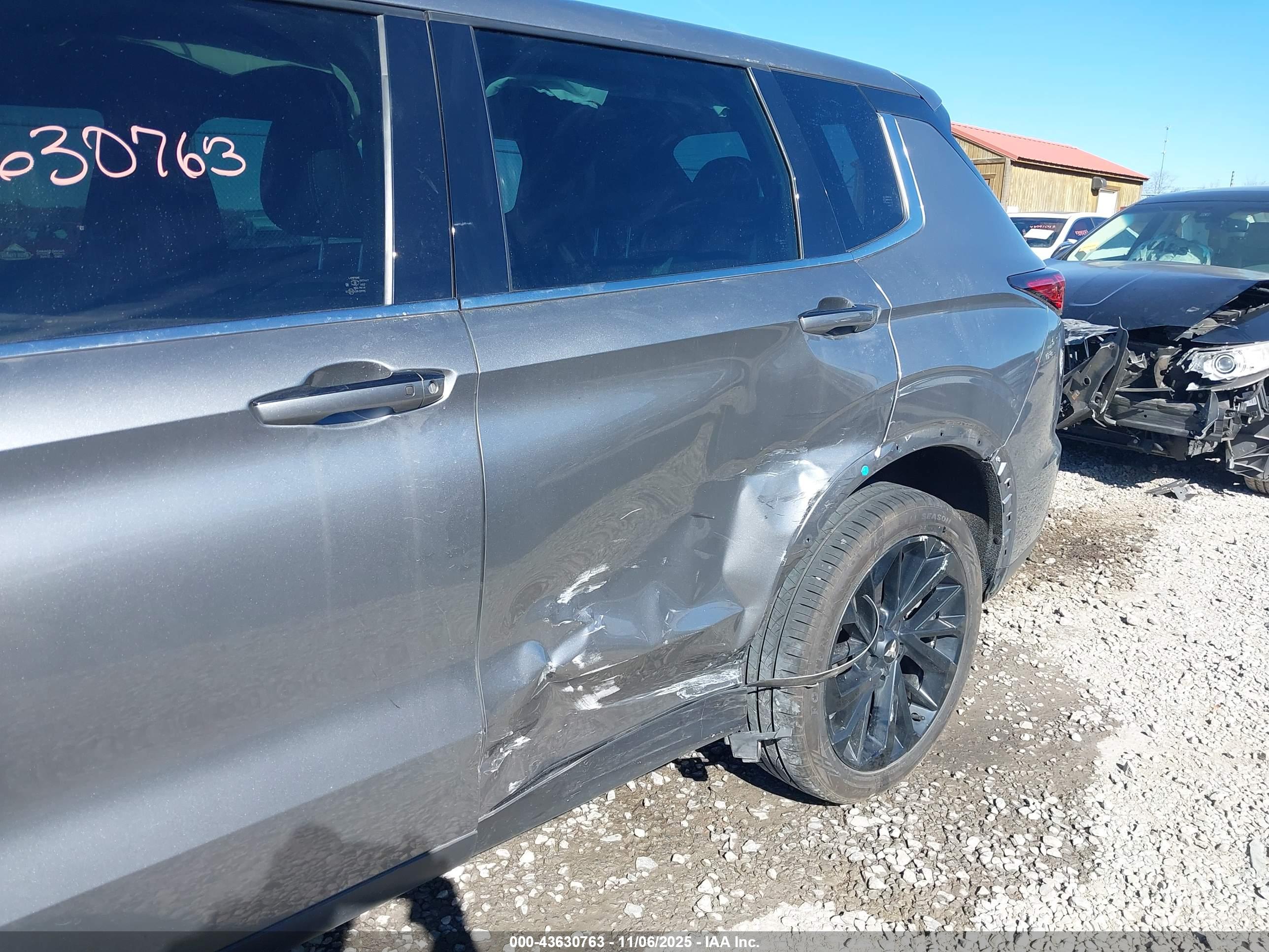MITSUBISHI OUTLANDER image 6