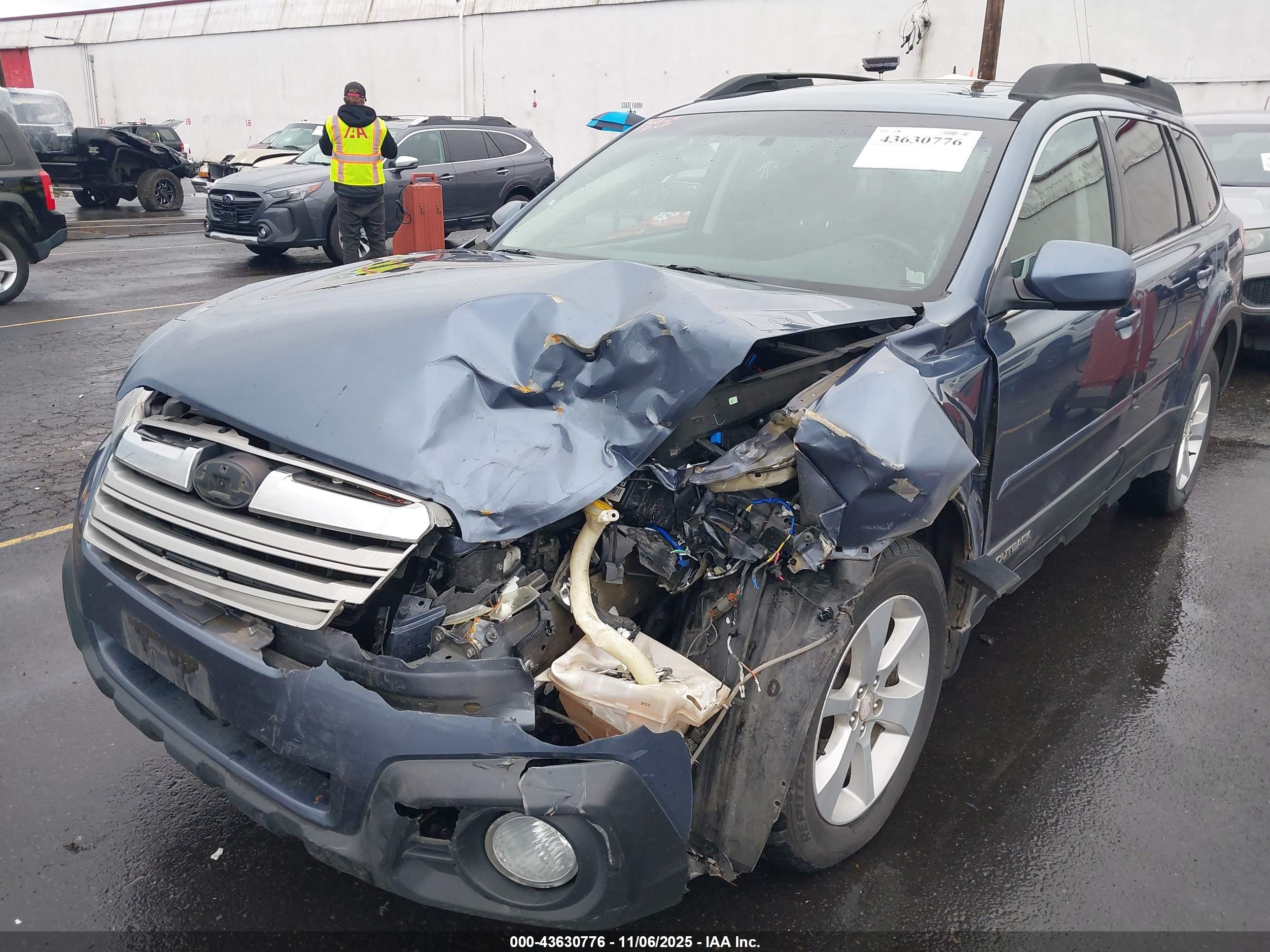 SUBARU OUTBACK image 6