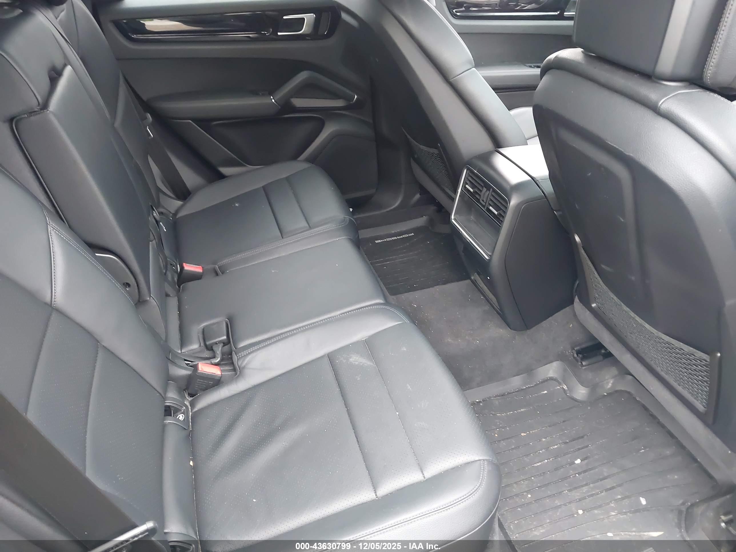 PORSCHE CAYENNE image 8