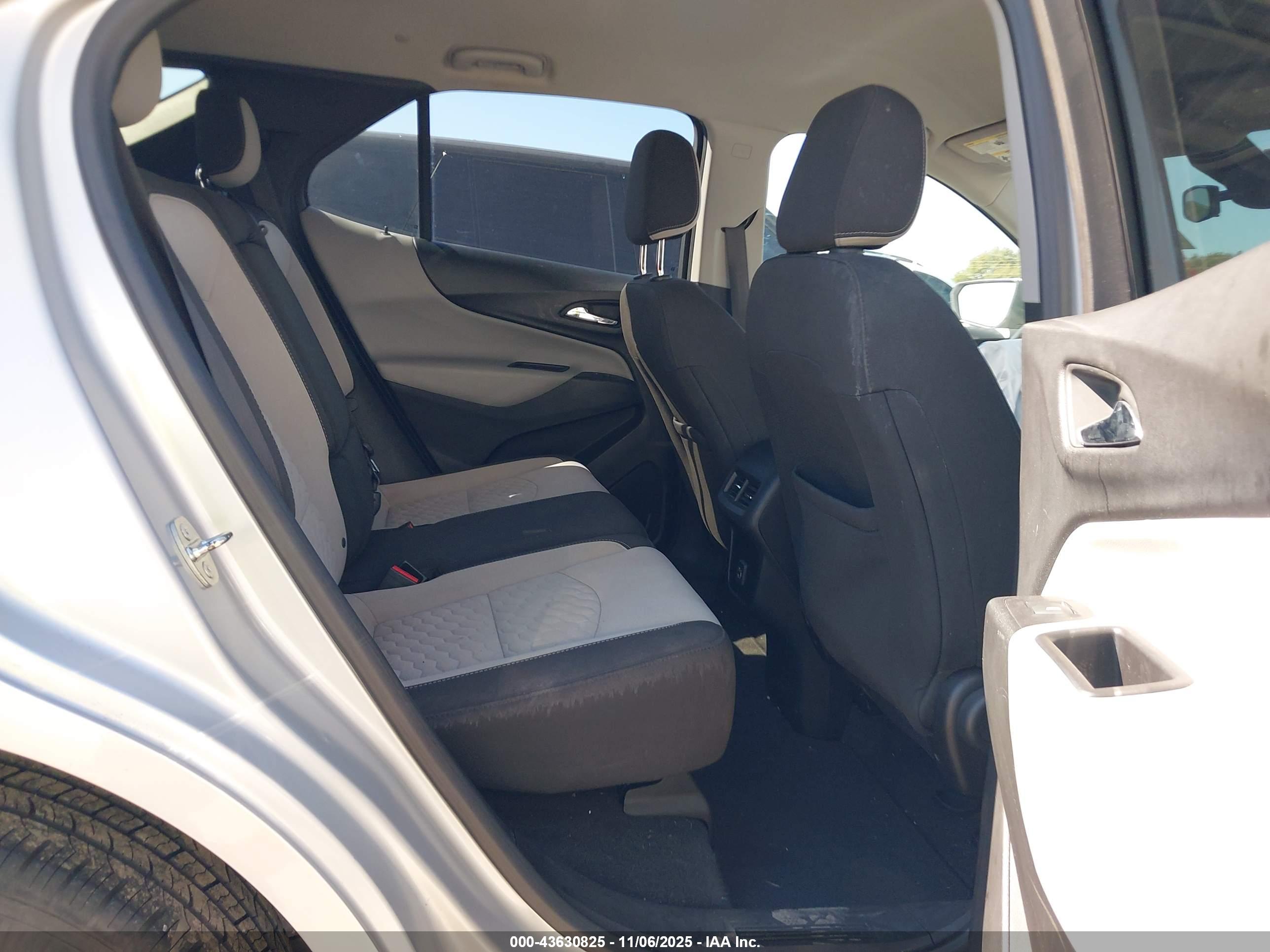 CHEVROLET EQUINOX image 8