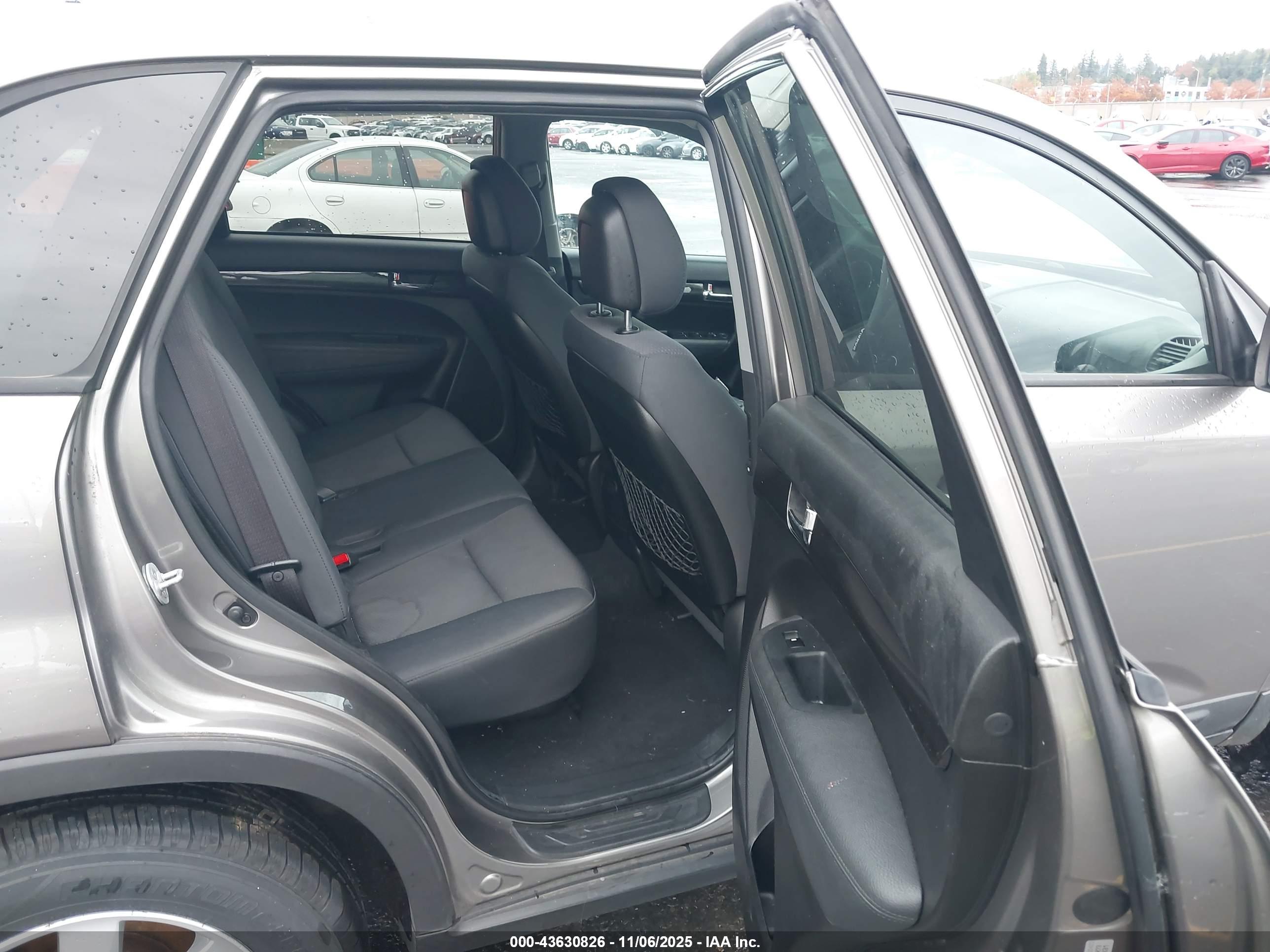 KIA SORENTO image 8