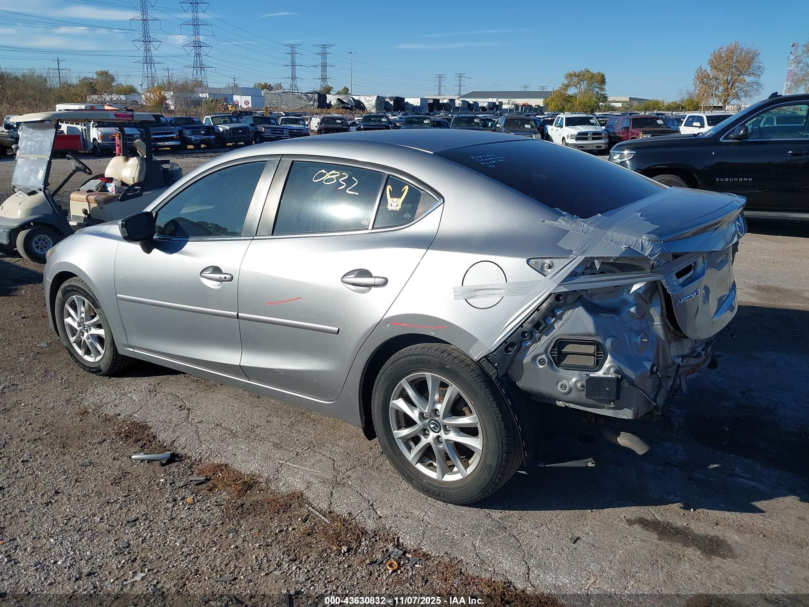 MAZDA MAZDA3 image 3