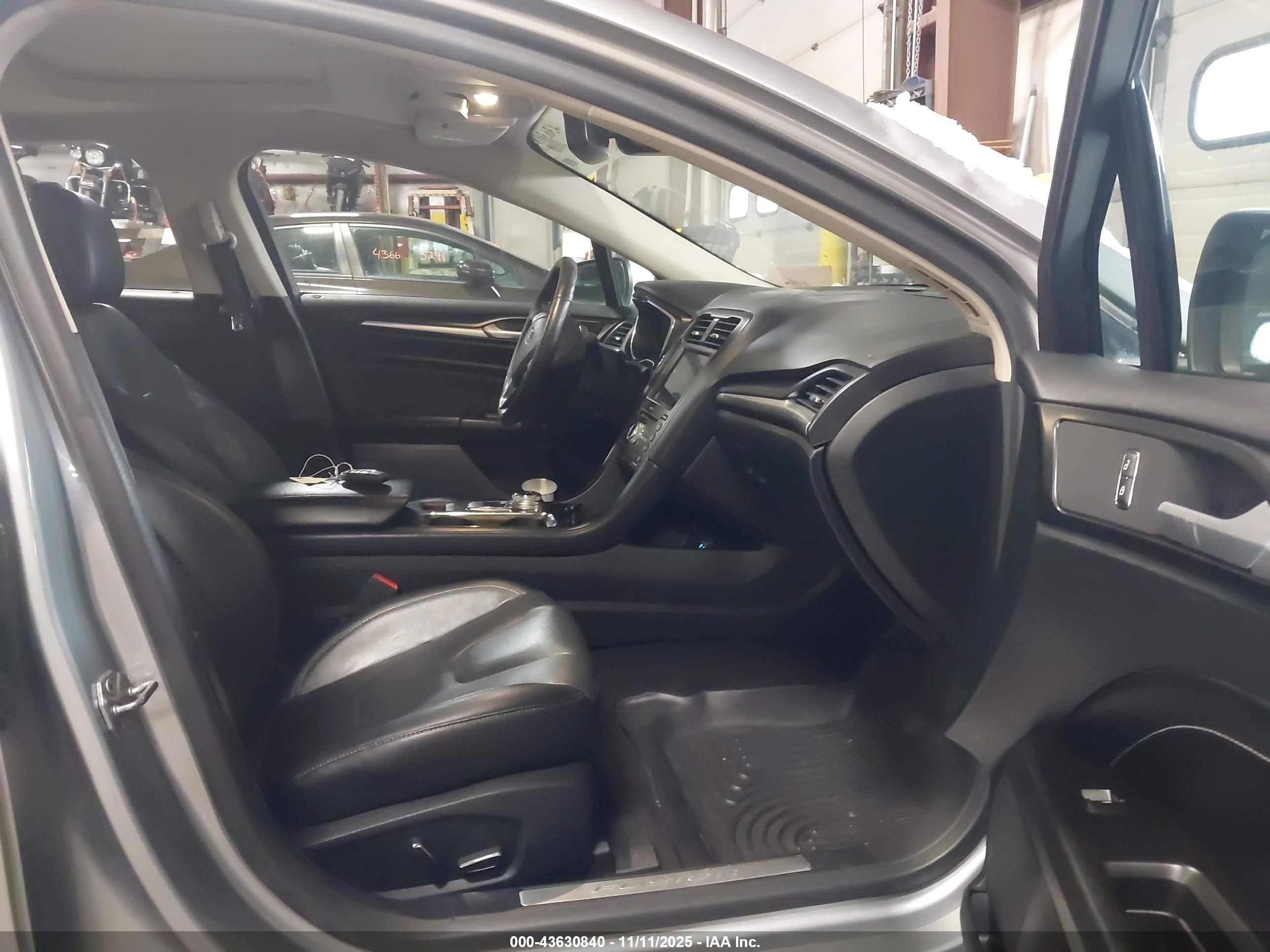 FORD FUSION image 5