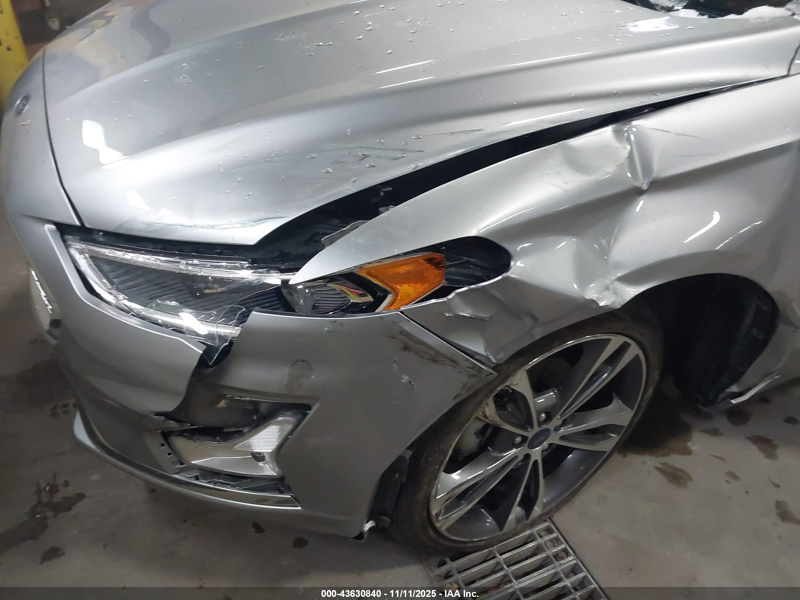 FORD FUSION image 6