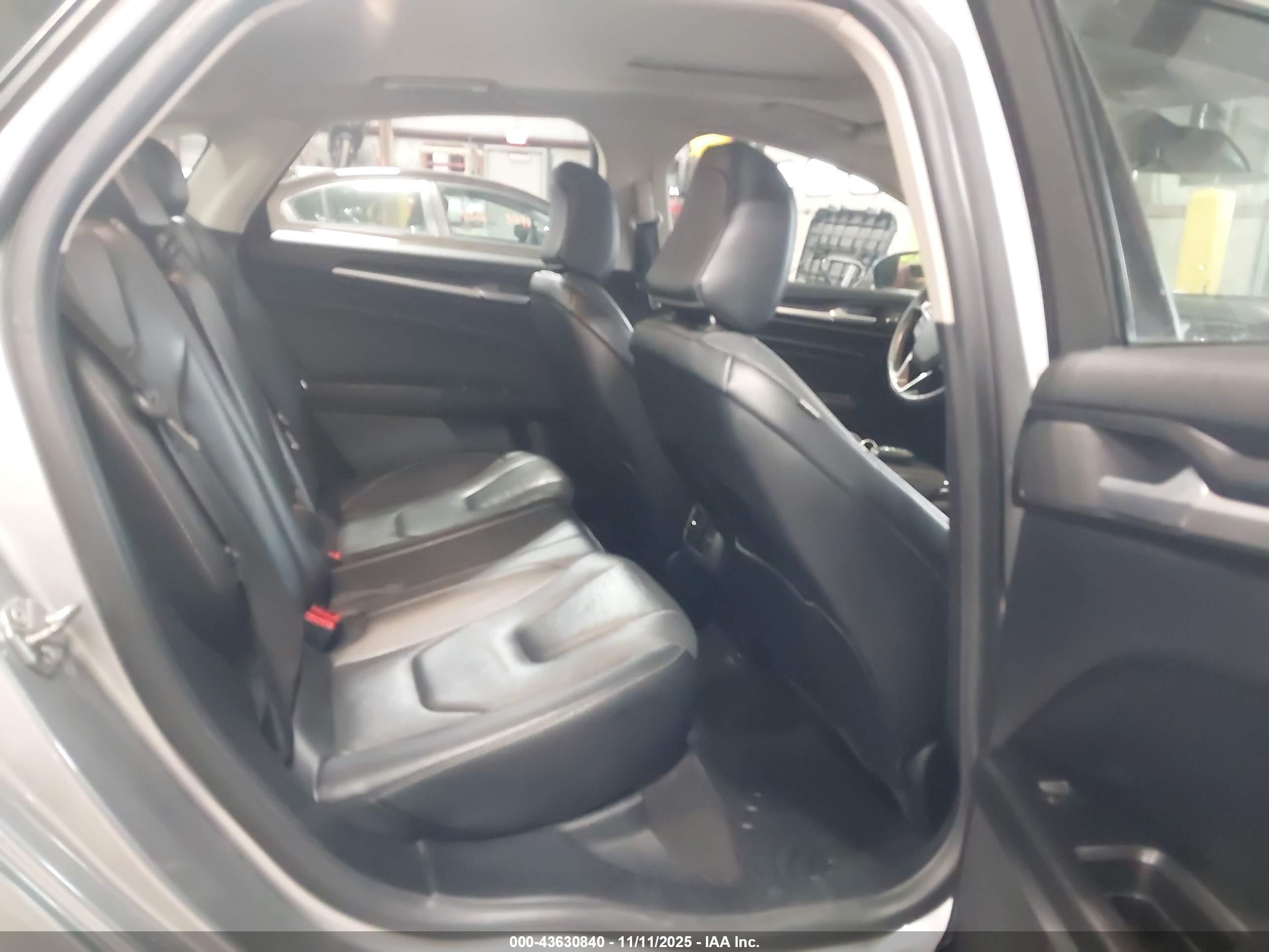 FORD FUSION image 8