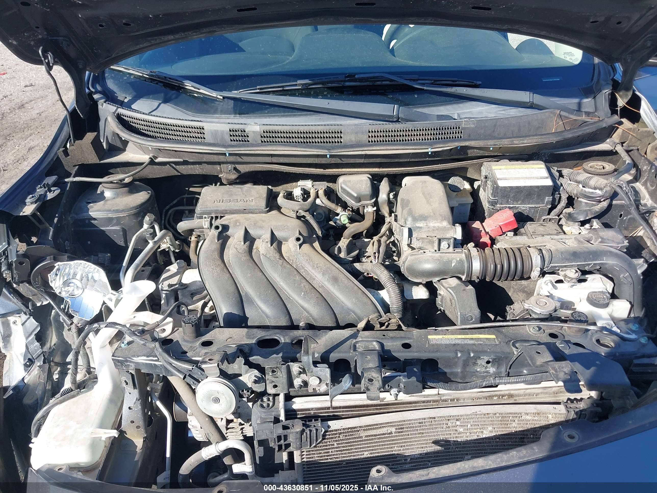 NISSAN VERSA image 10
