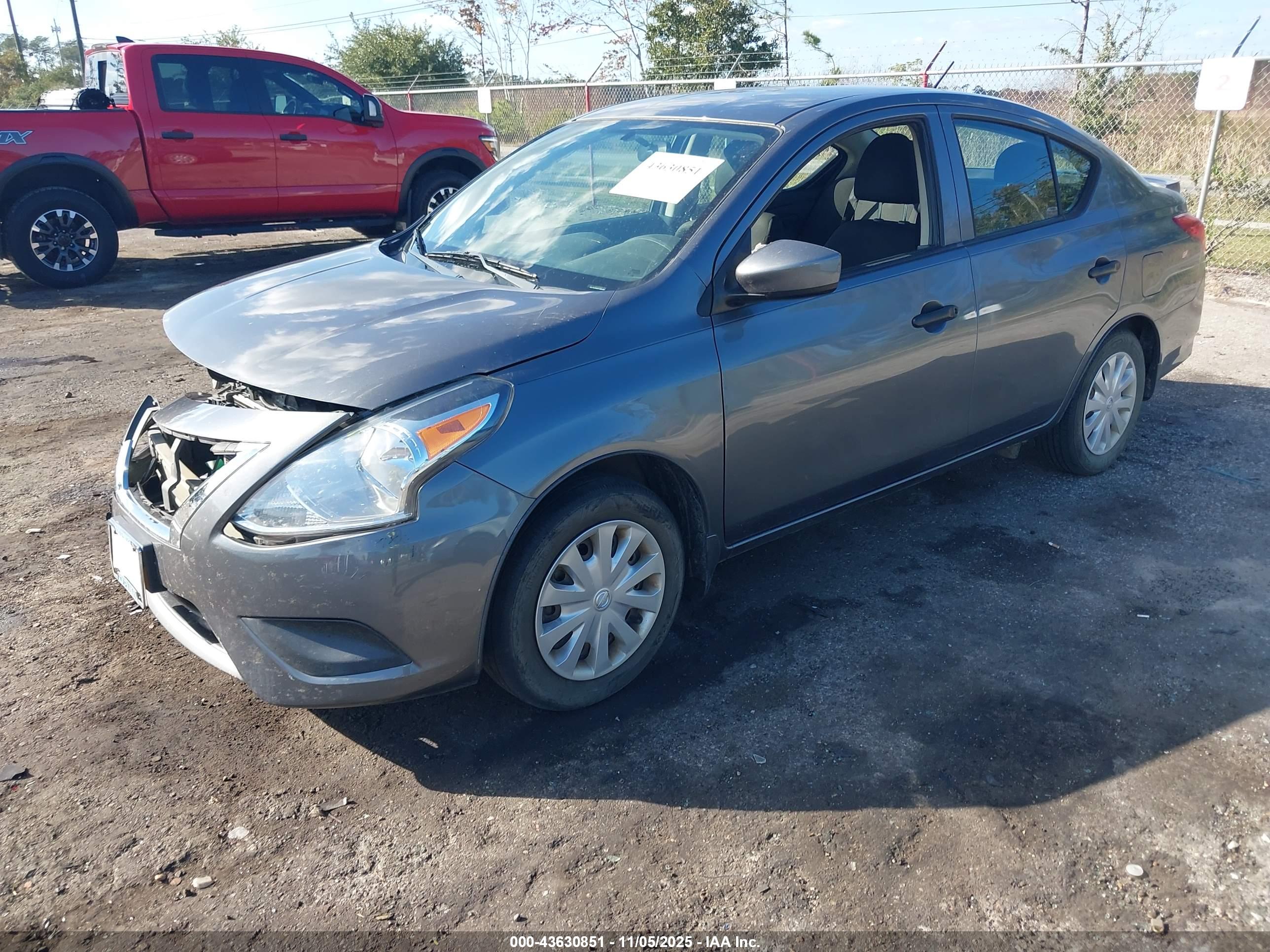 NISSAN VERSA image 2