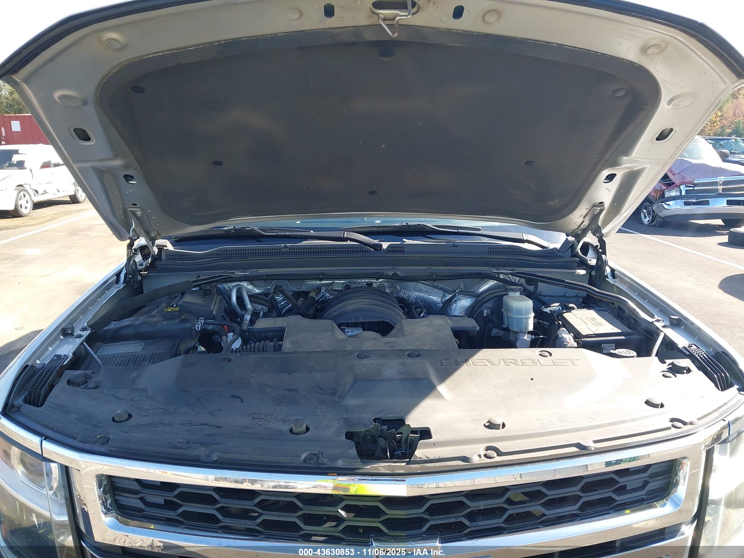 CHEVROLET SUBURBAN image 10