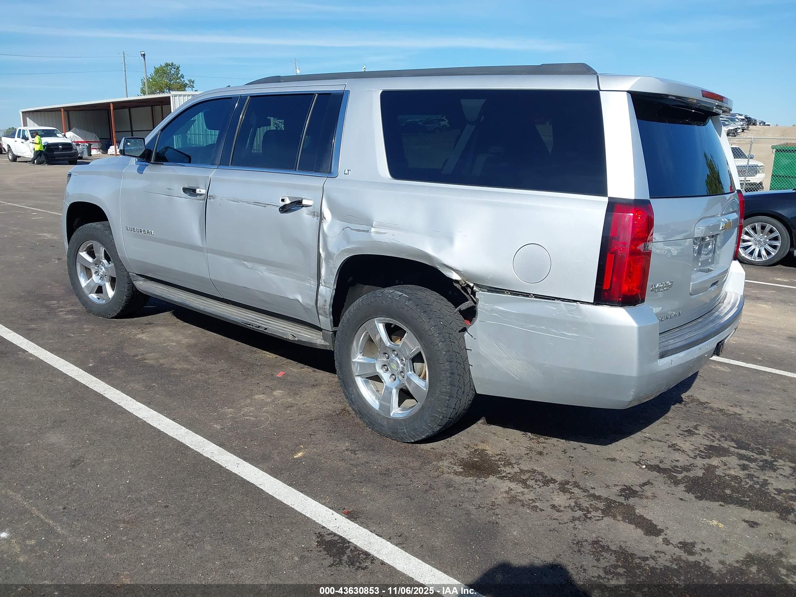 CHEVROLET SUBURBAN image 3