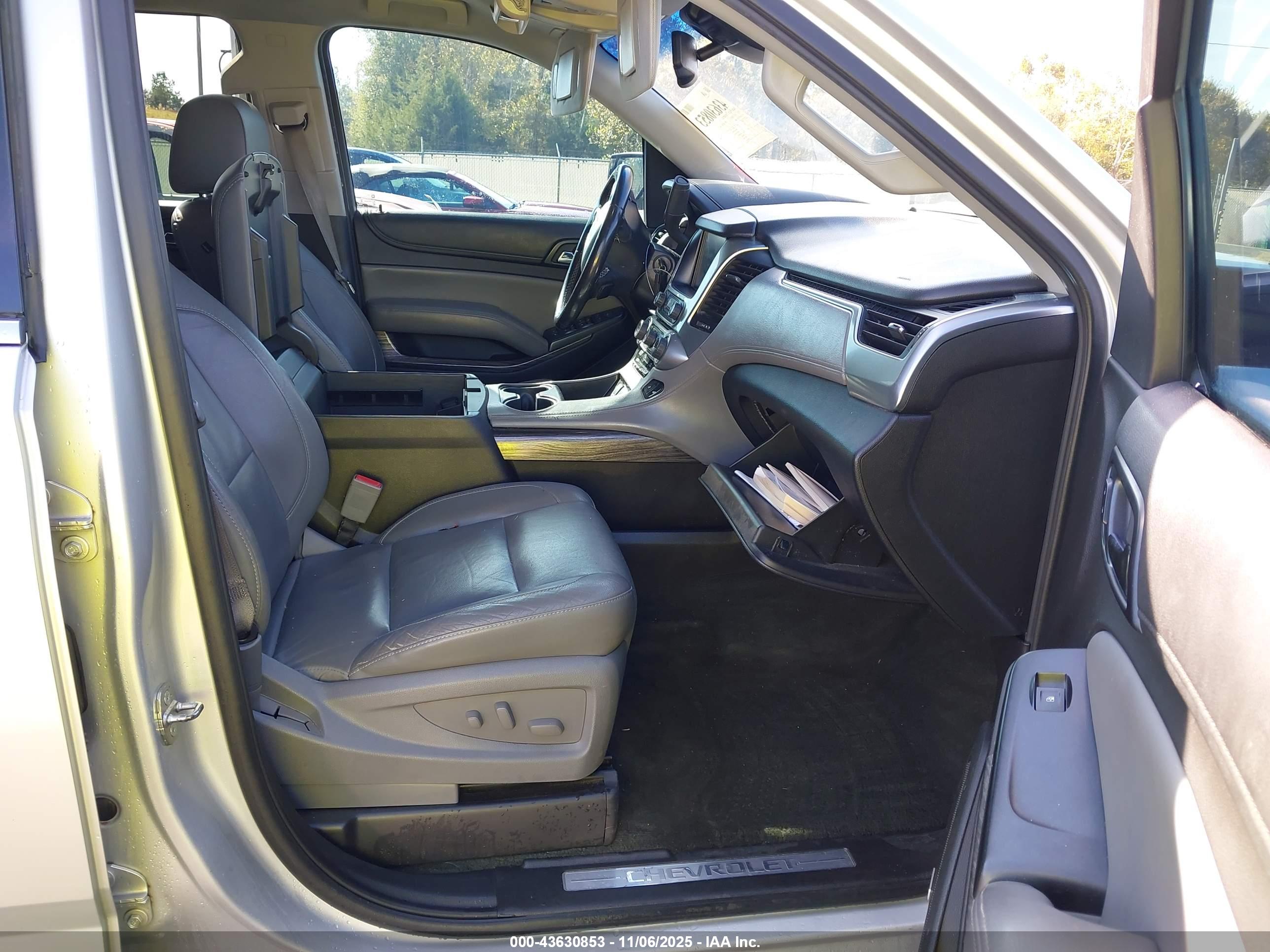 CHEVROLET SUBURBAN image 5