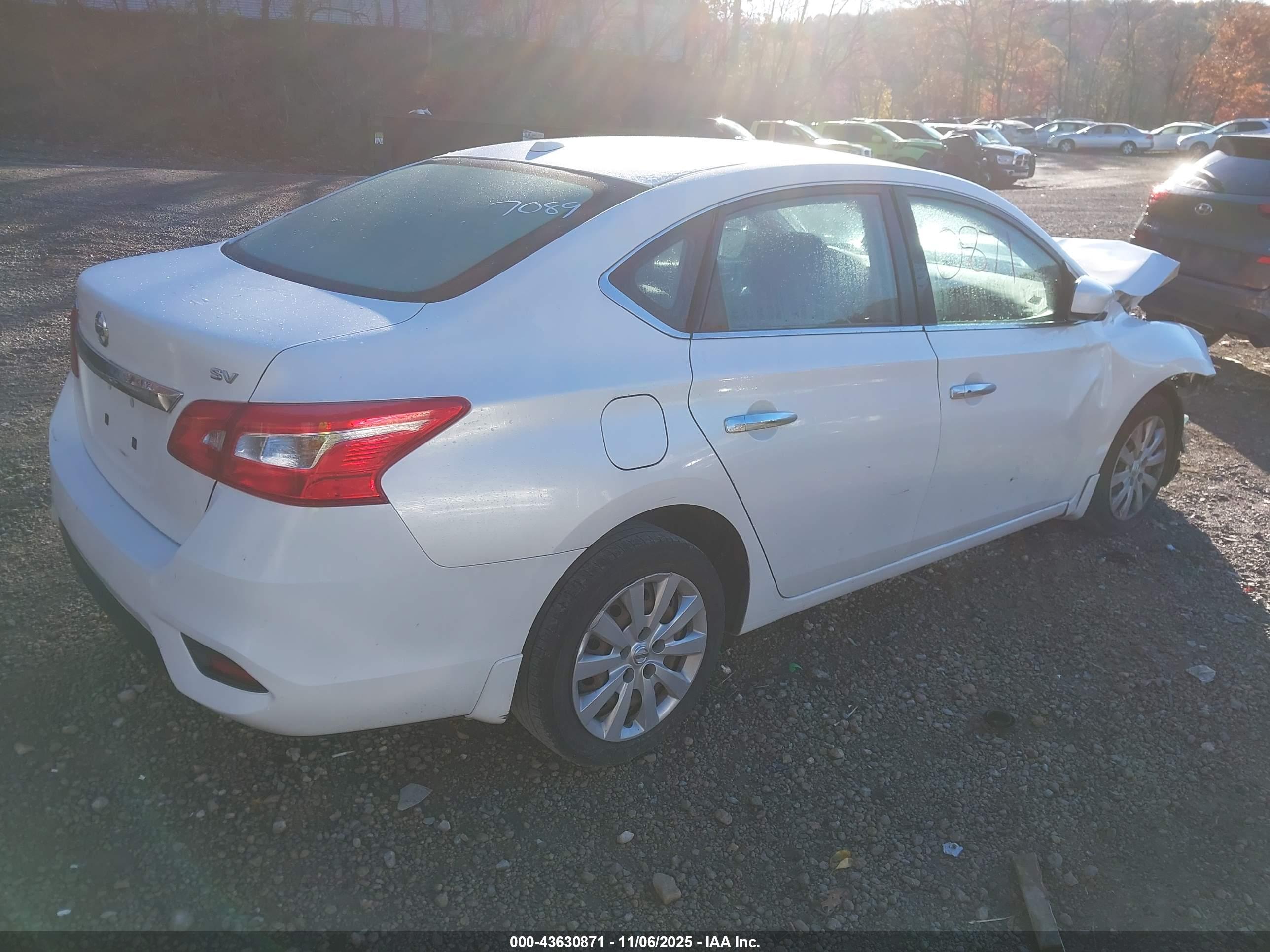 NISSAN SENTRA image 4