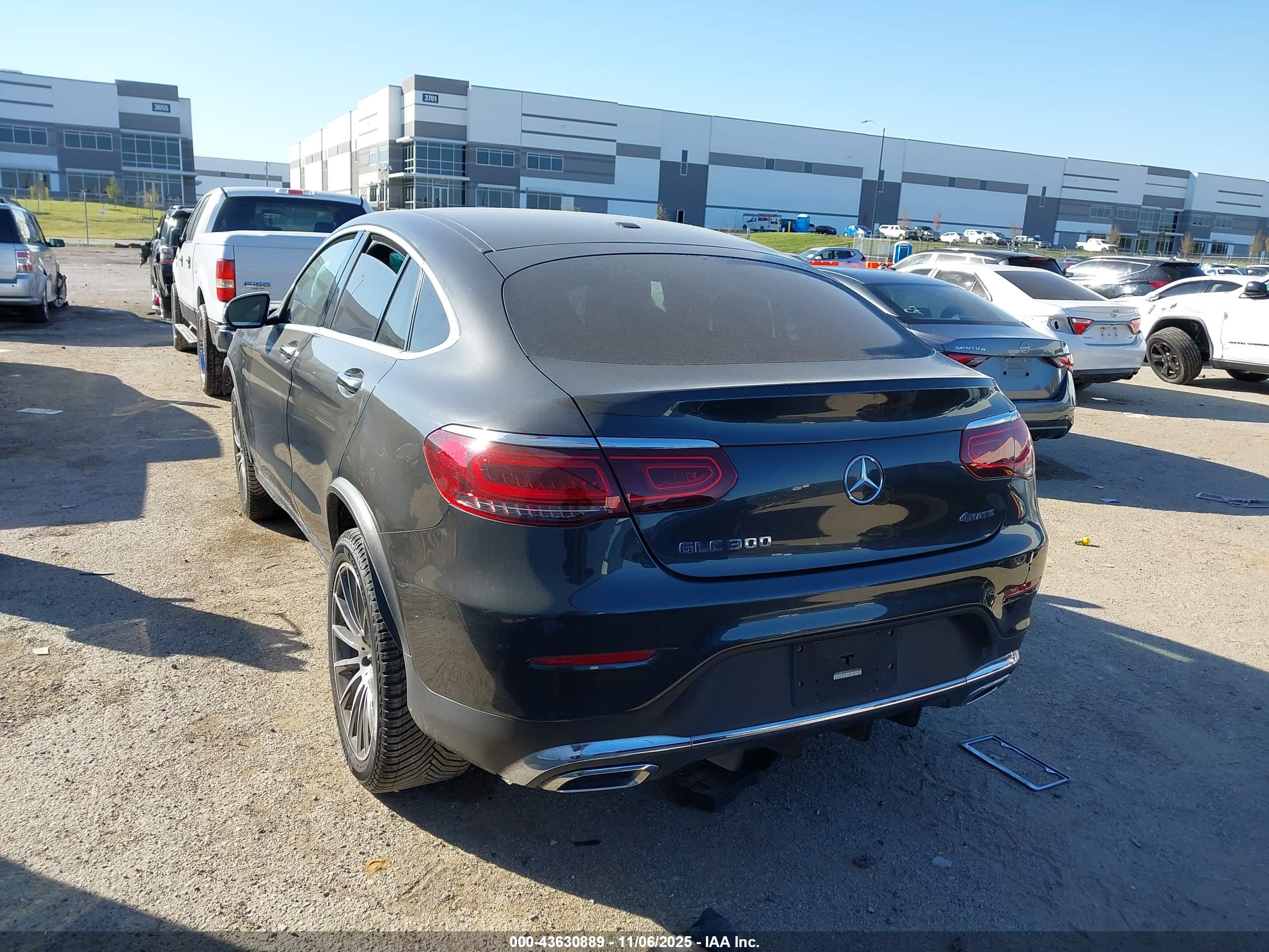 MERCEDES-BENZ GLC image 3