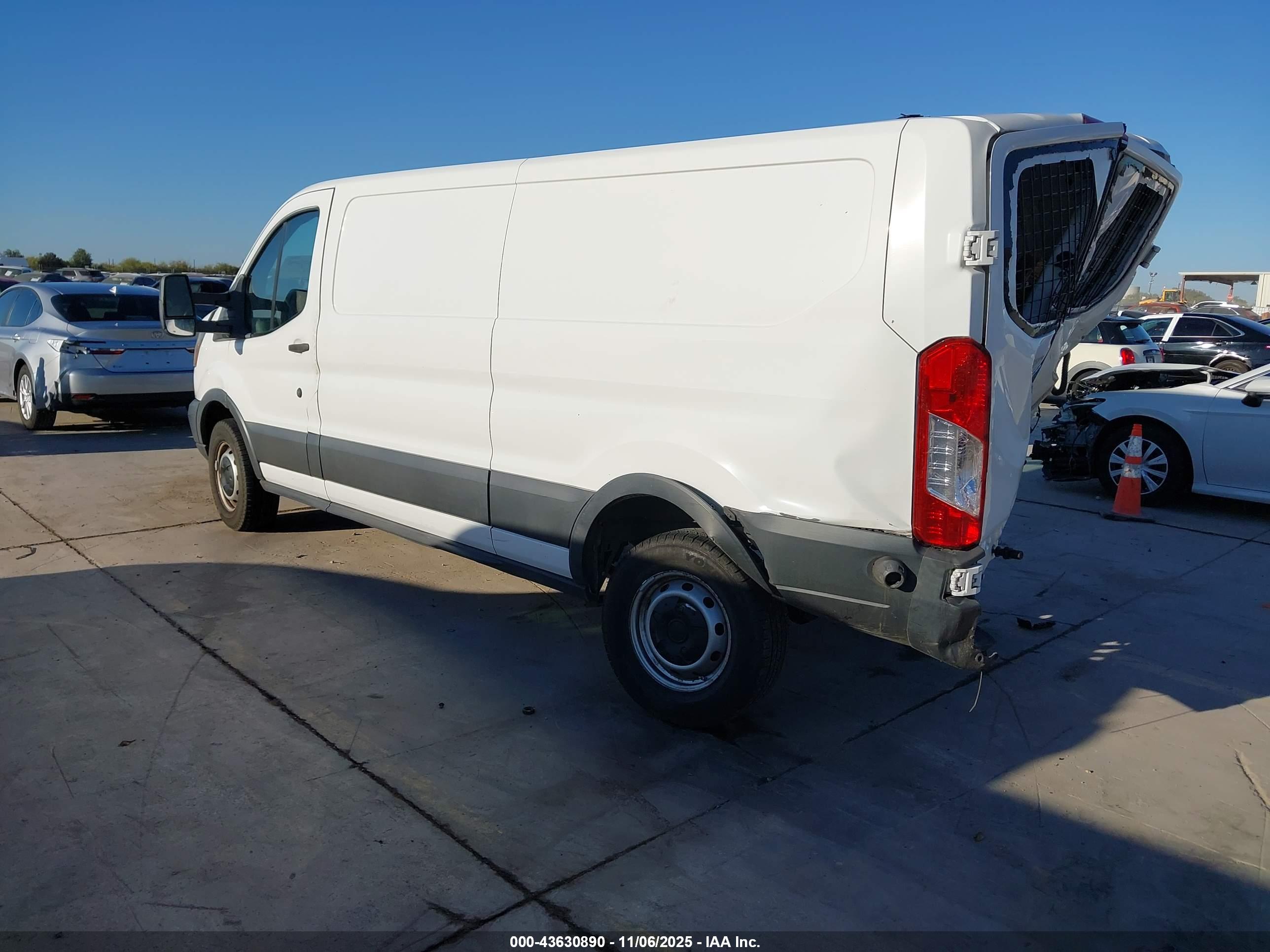 FORD TRANSIT-150 image 3