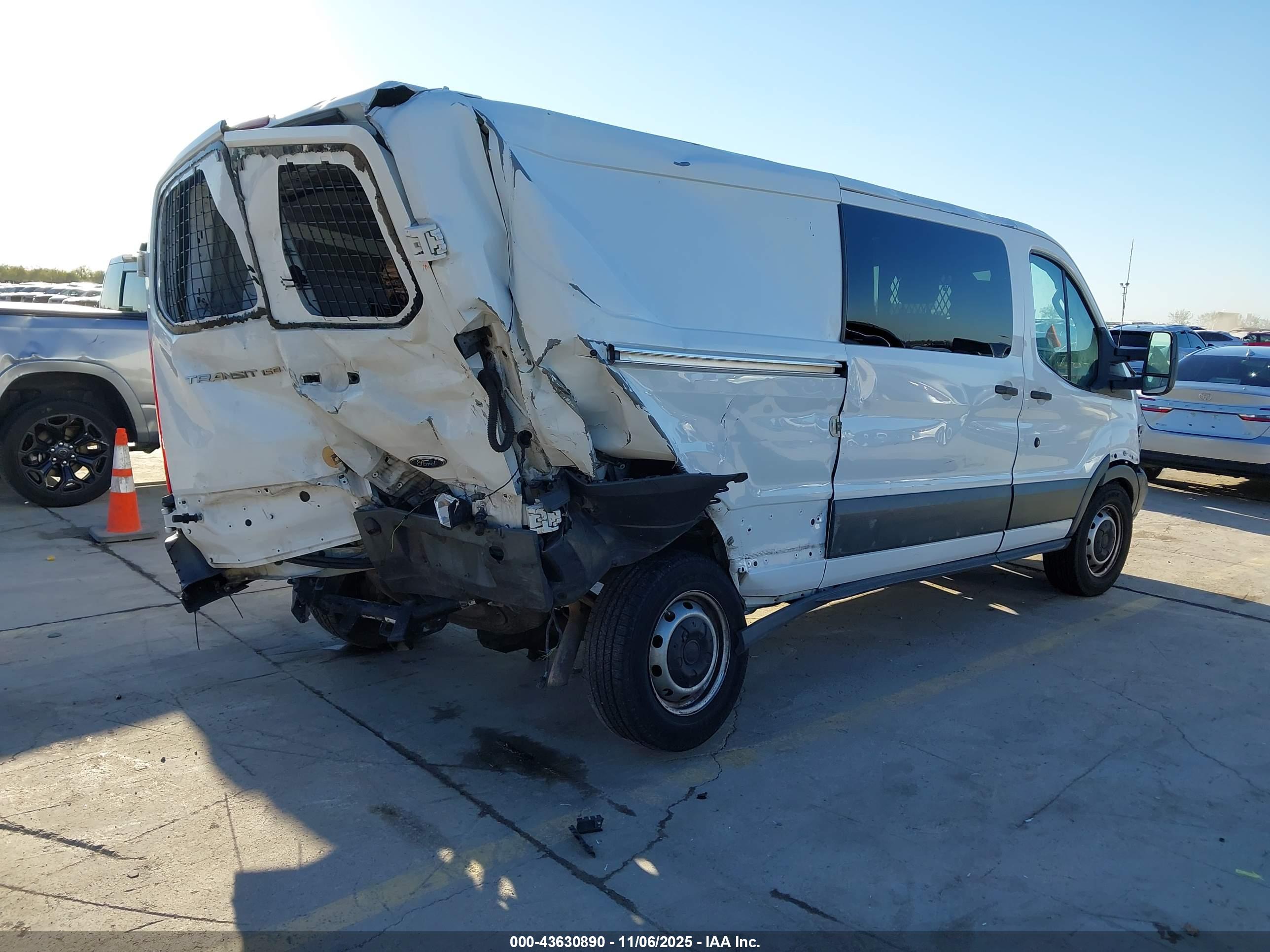 FORD TRANSIT-150 image 4