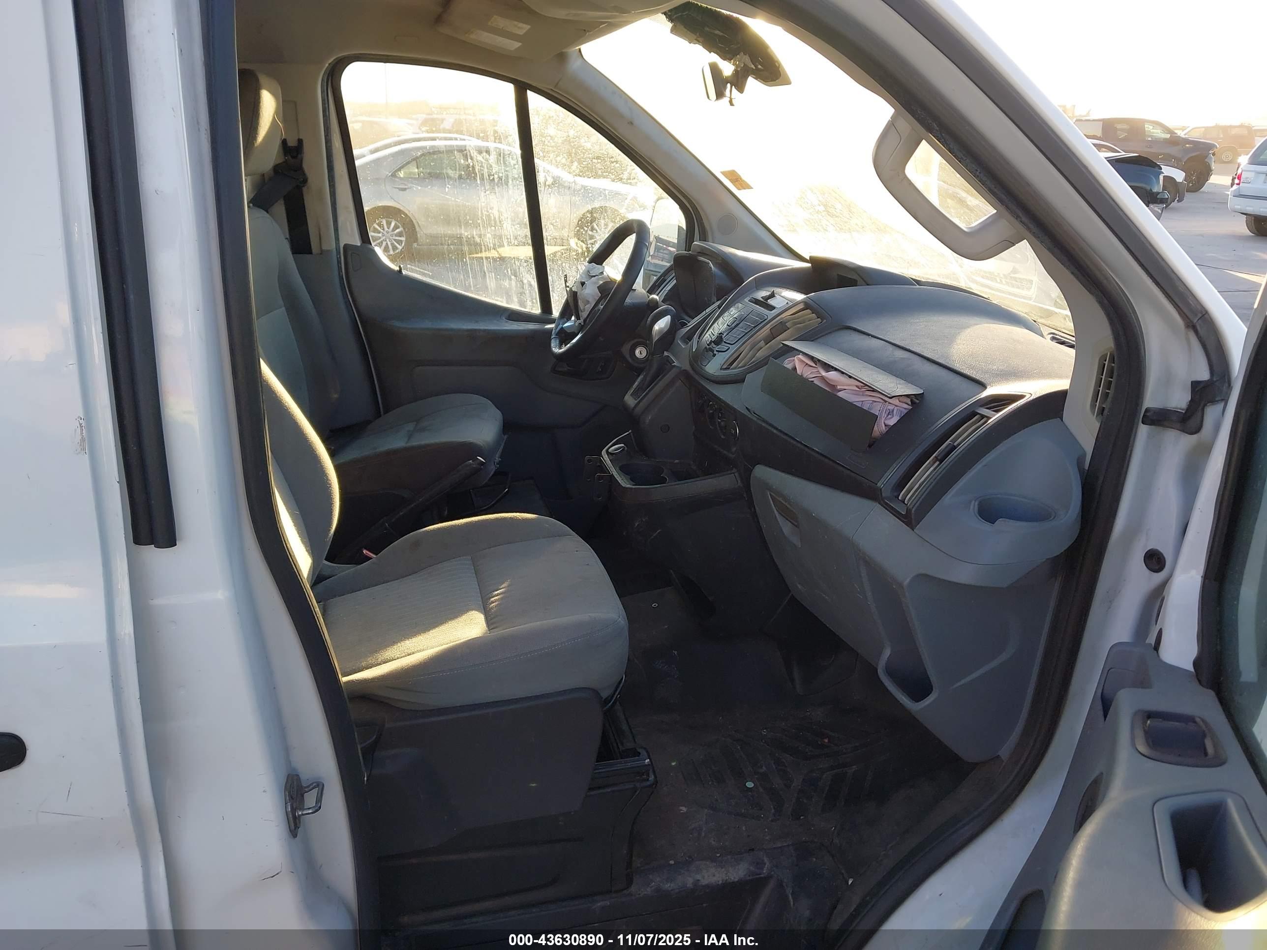 FORD TRANSIT-150 image 5