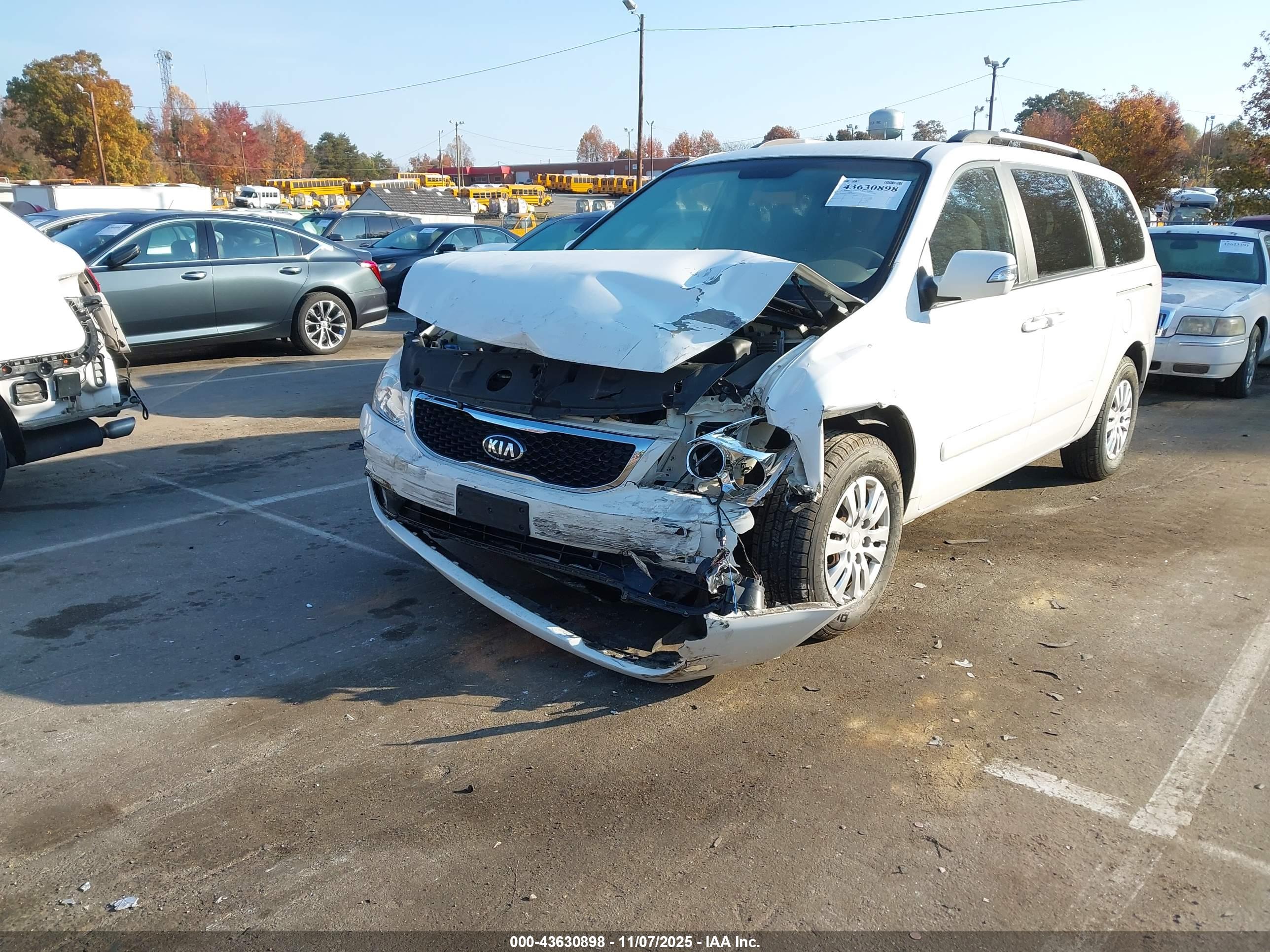 KIA SEDONA image 2