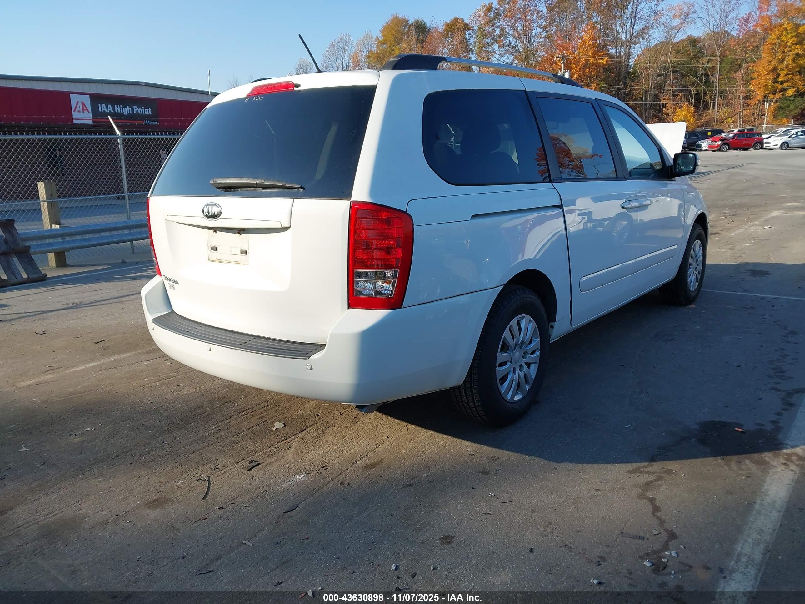 KIA SEDONA image 4