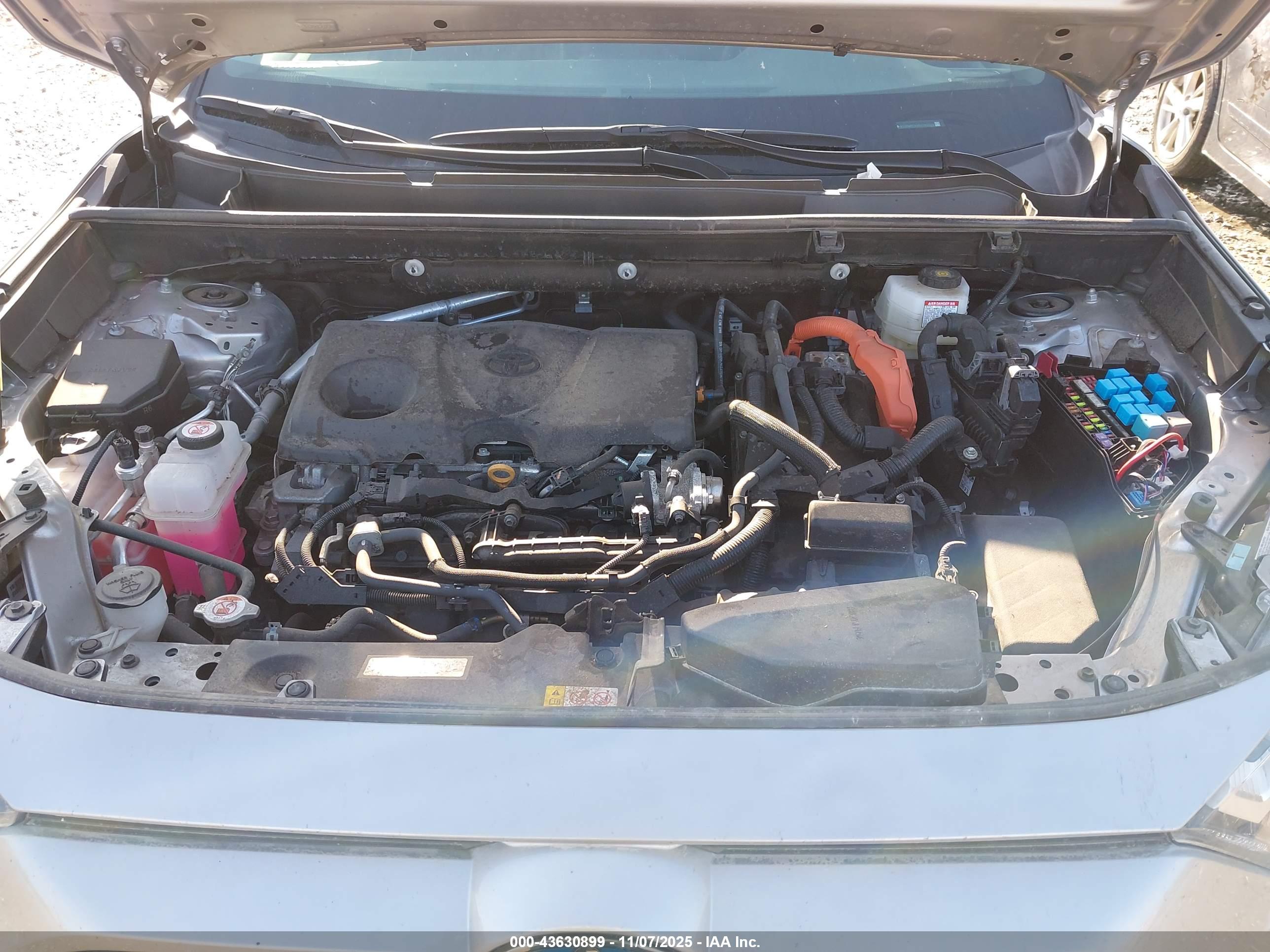 TOYOTA RAV4 image 10