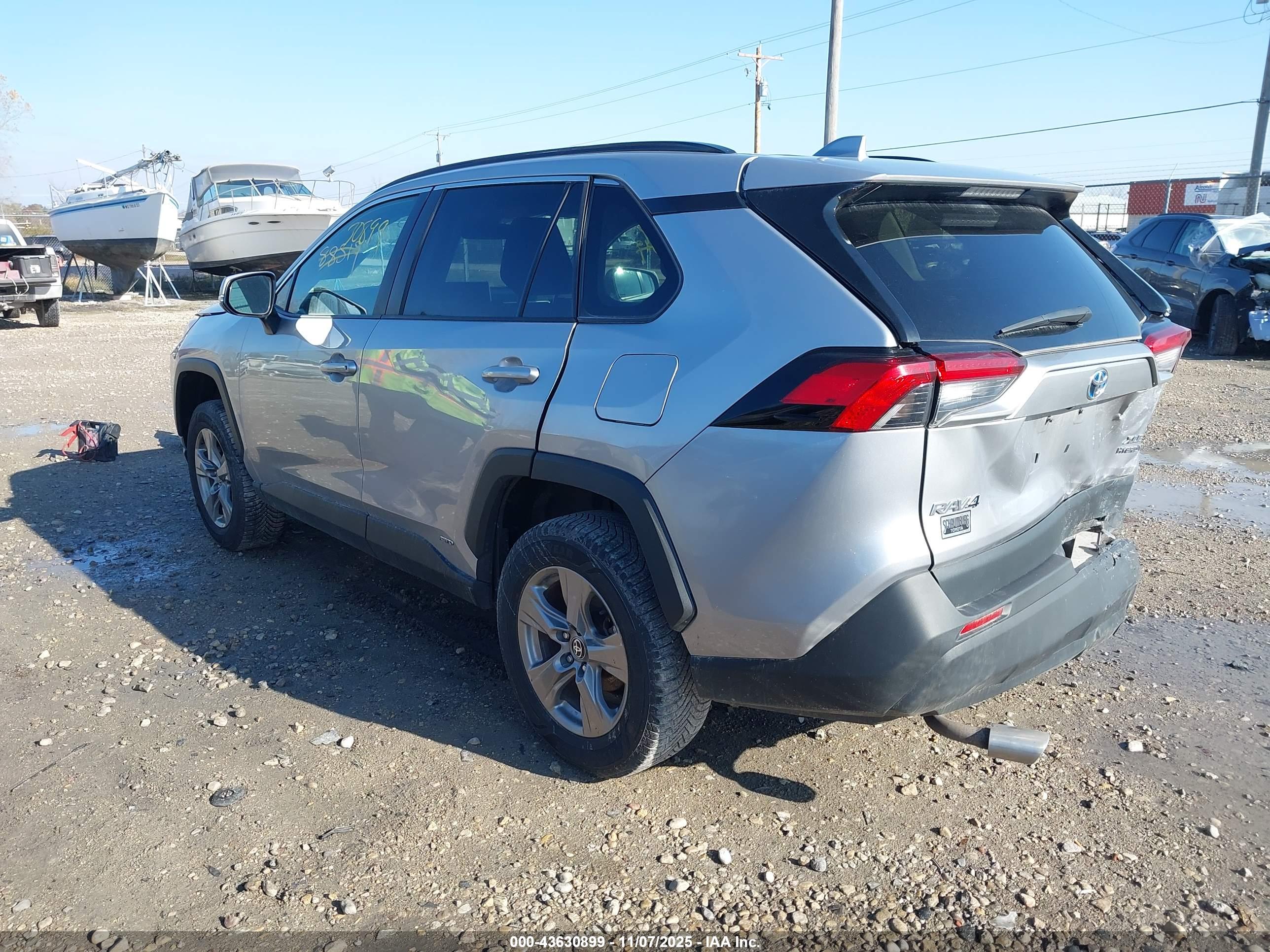 TOYOTA RAV4 image 3