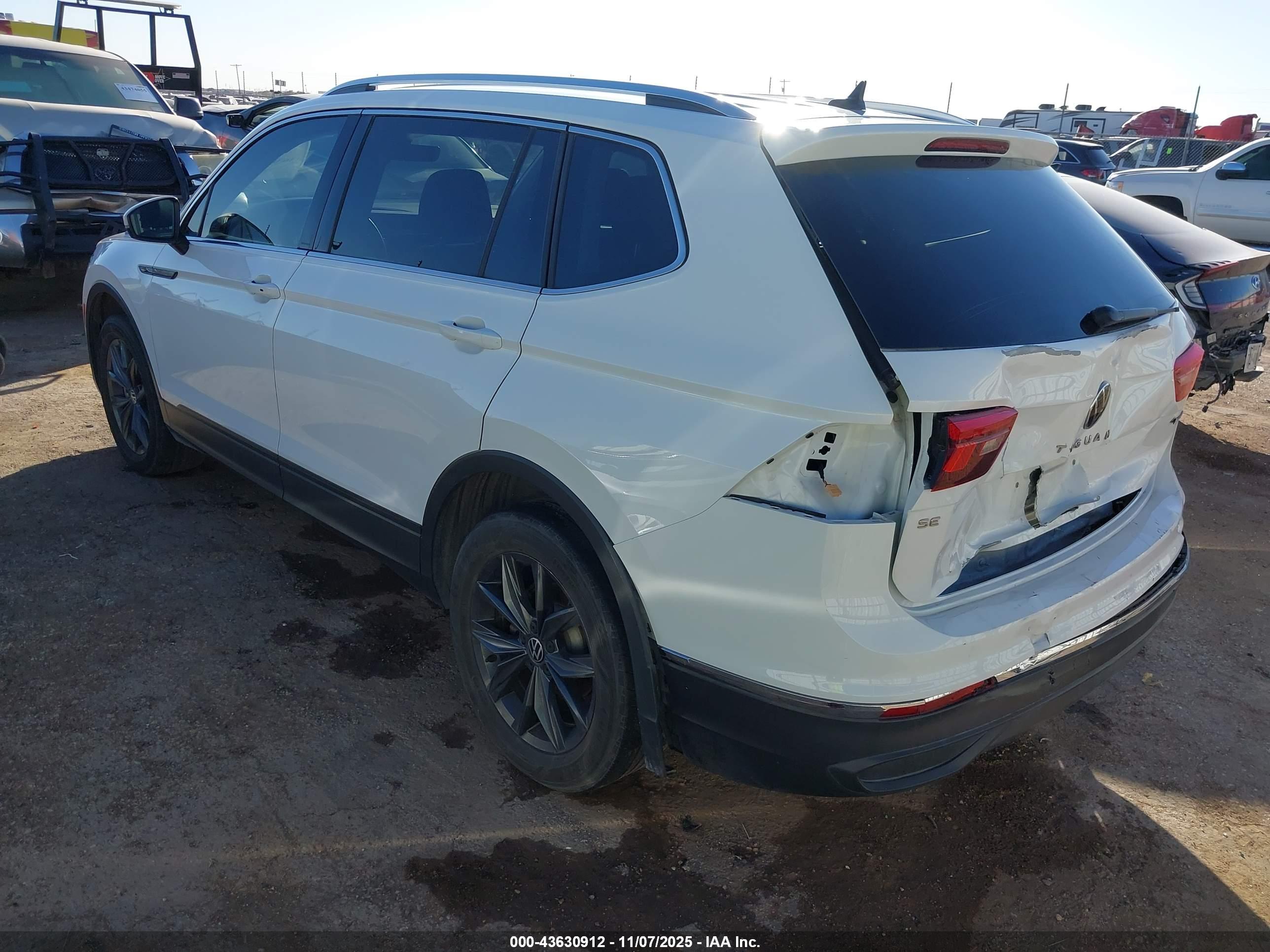VOLKSWAGEN TIGUAN image 3