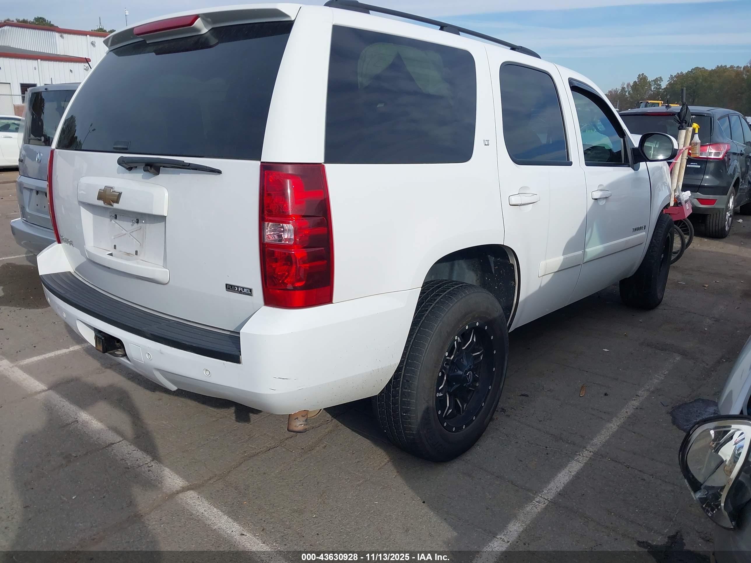 CHEVROLET TAHOE image 4