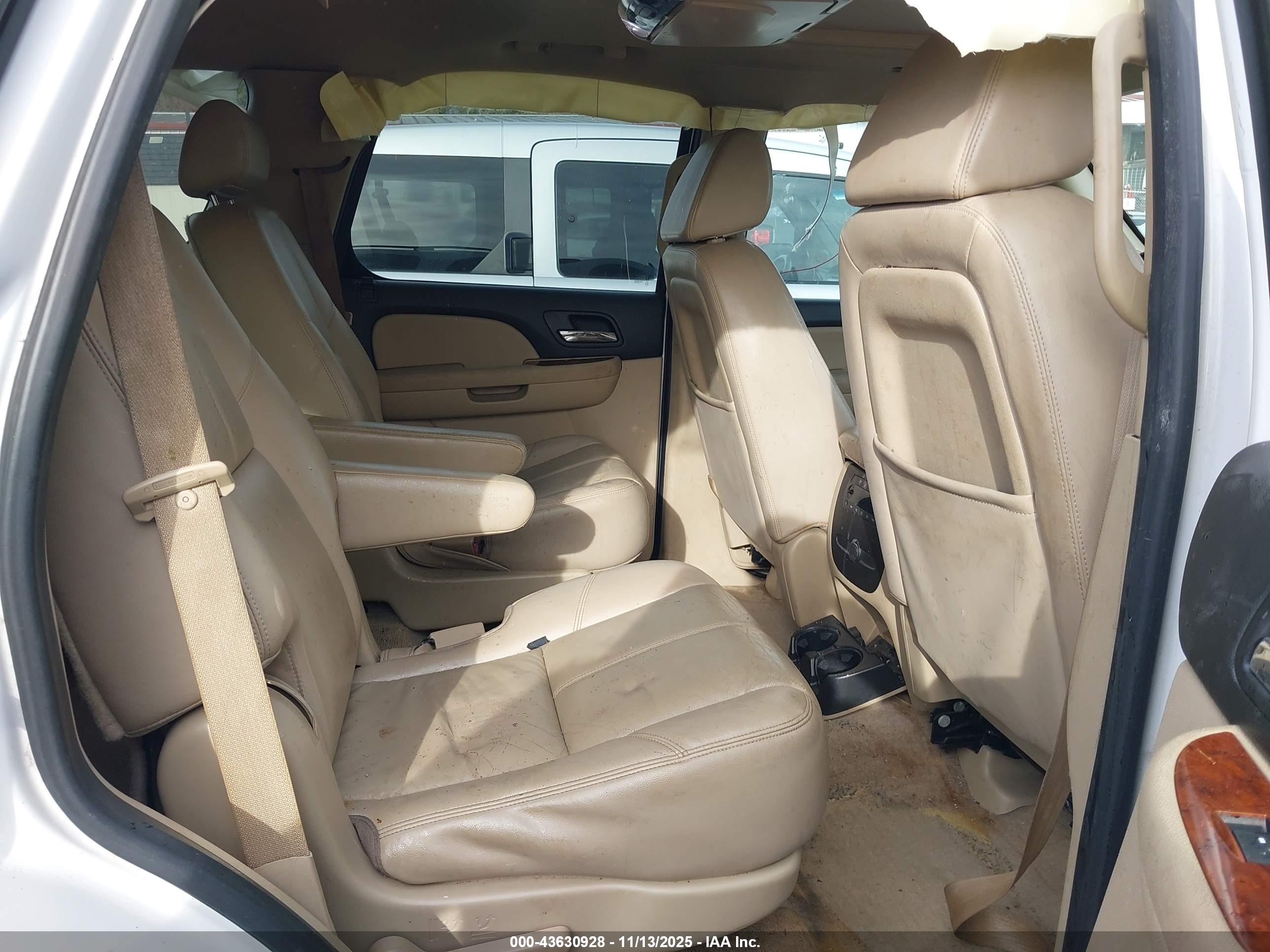 CHEVROLET TAHOE image 8