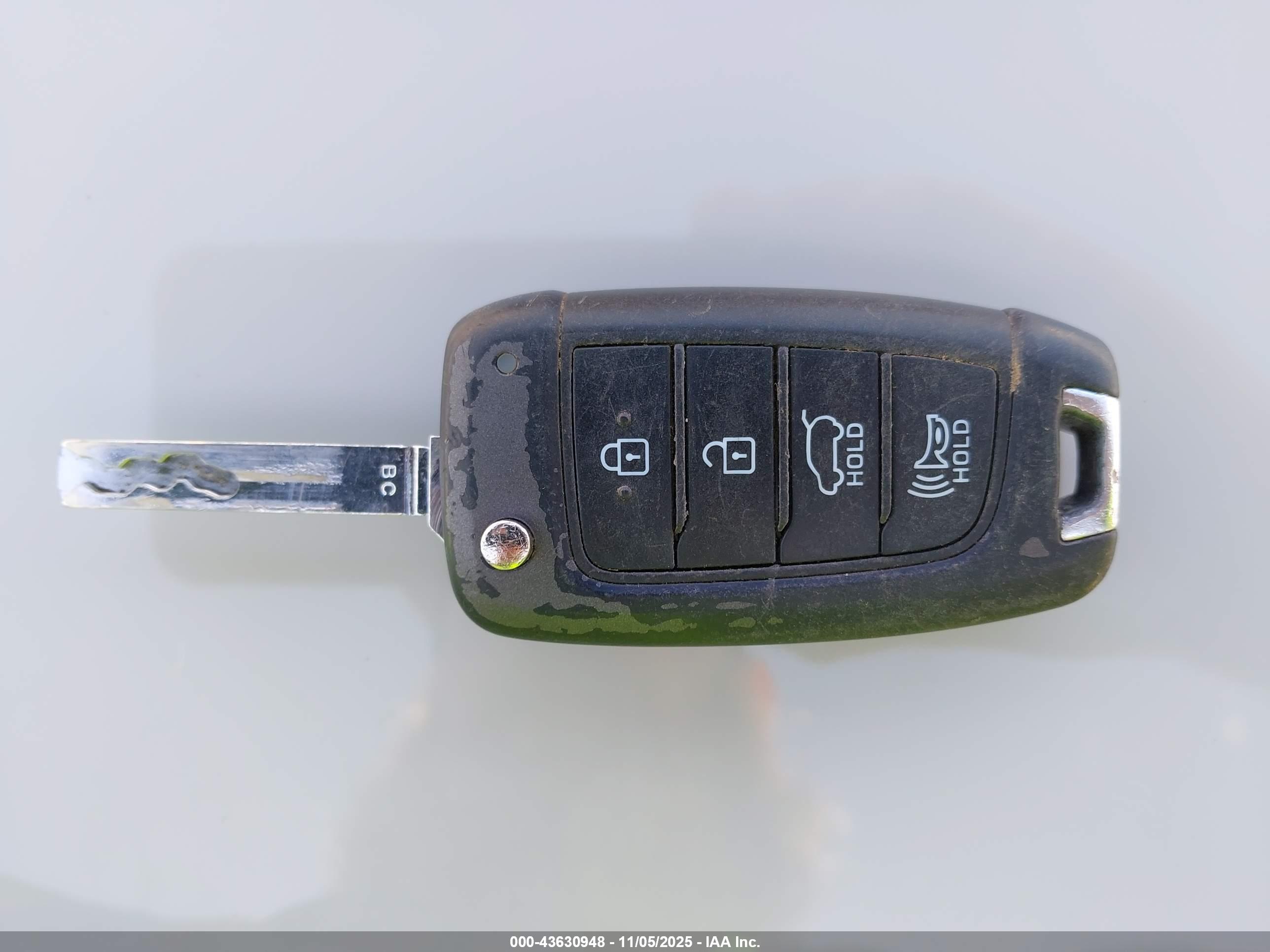 HYUNDAI VELOSTER image 11