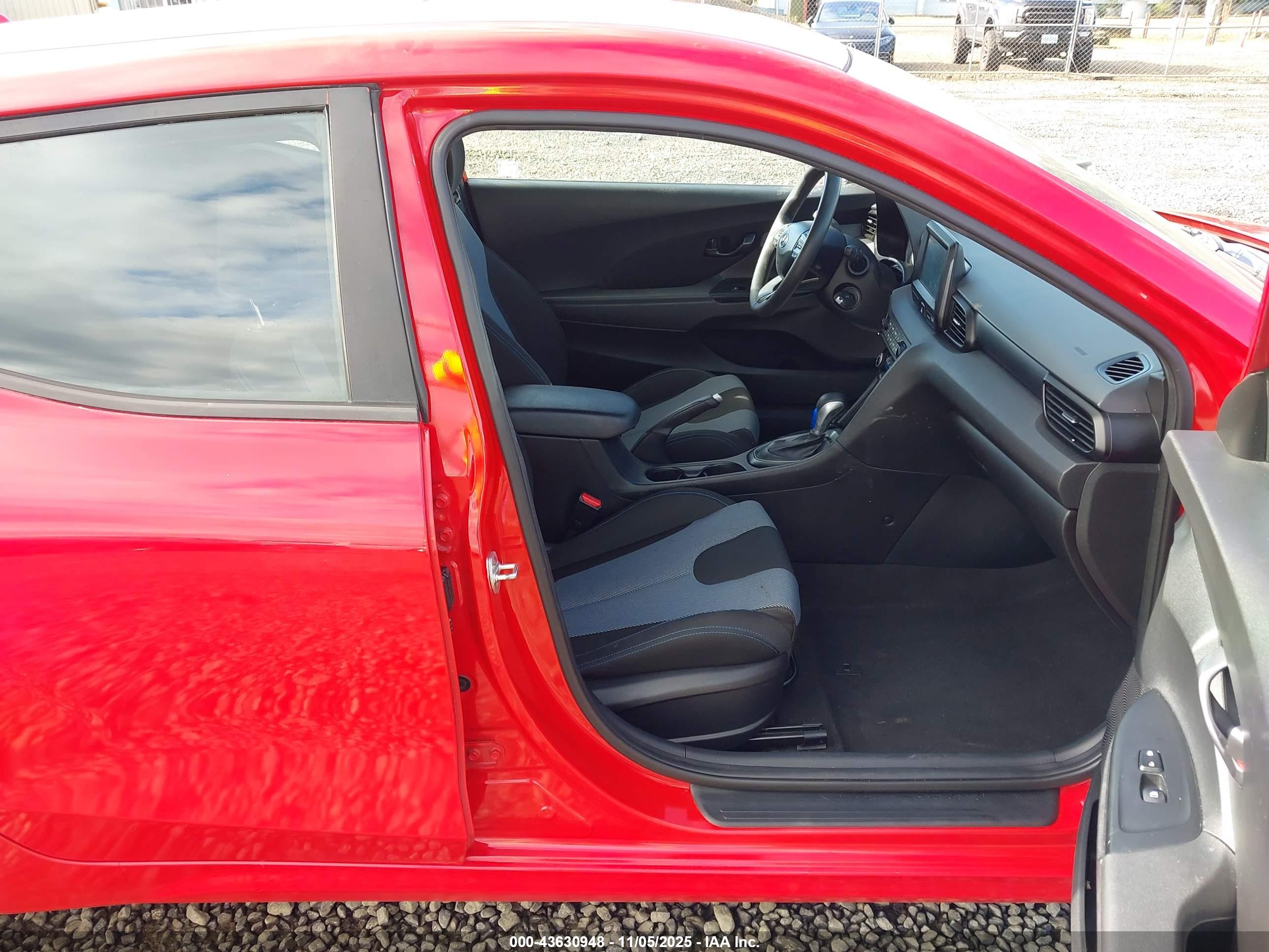 HYUNDAI VELOSTER image 5