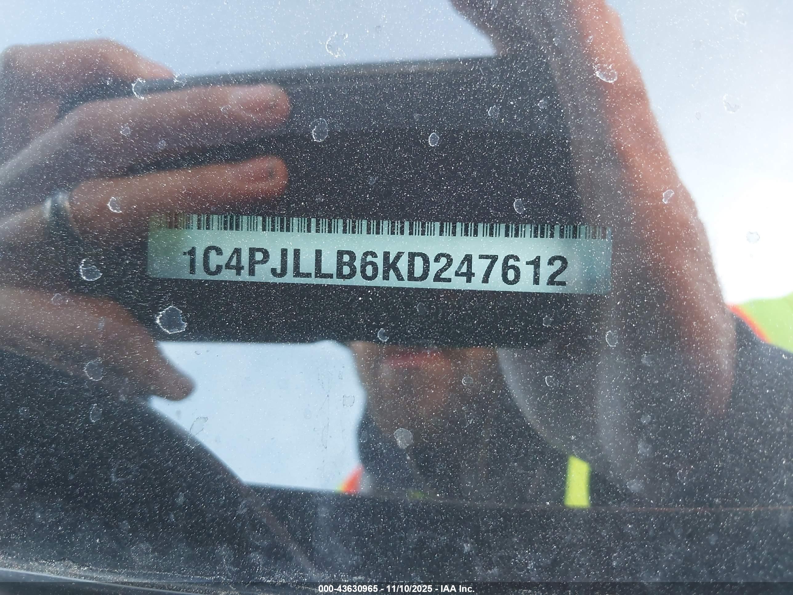 JEEP CHEROKEE image 9