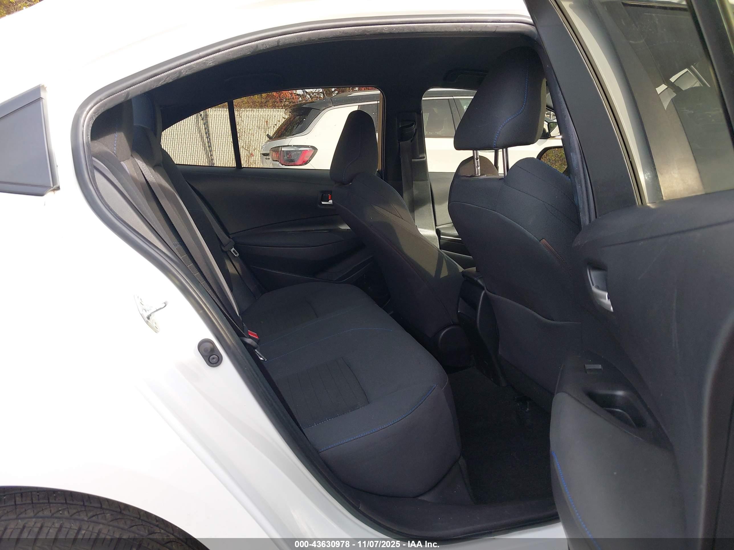 TOYOTA COROLLA image 8