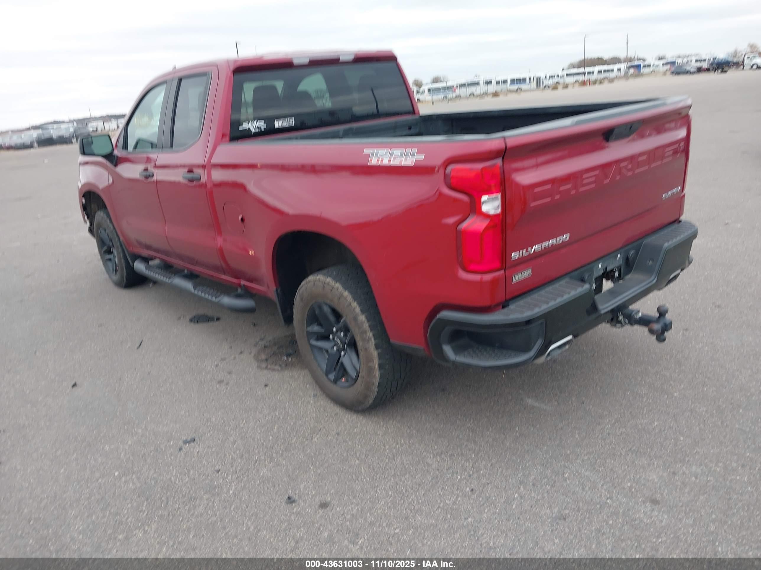 CHEVROLET SILVERADO image 3