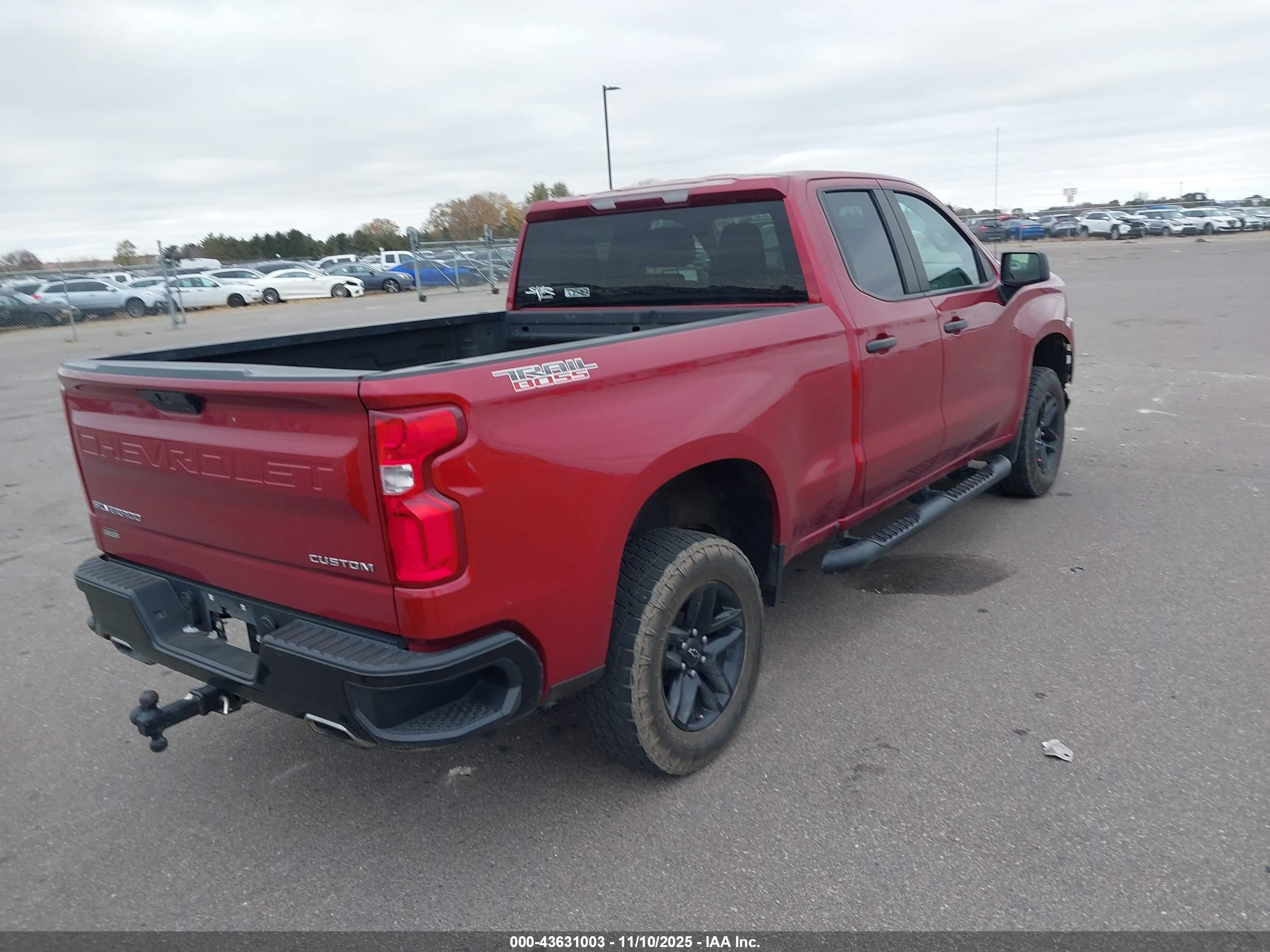 CHEVROLET SILVERADO image 4