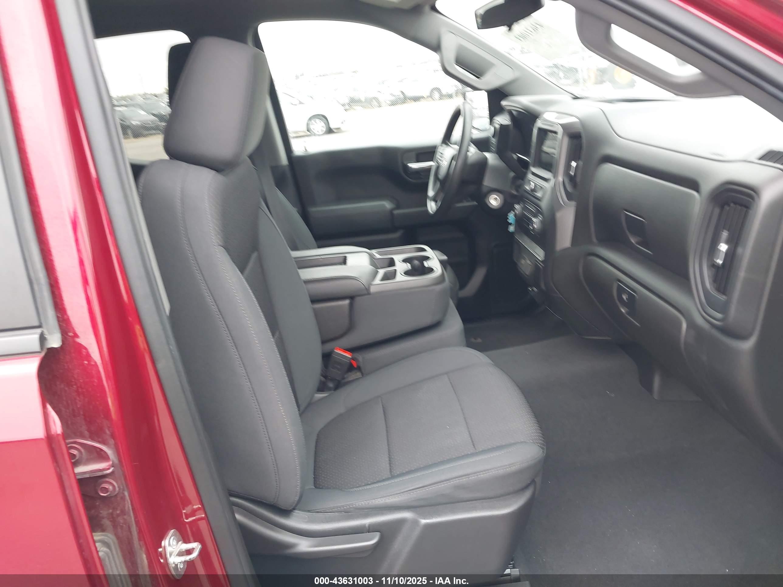 CHEVROLET SILVERADO image 5