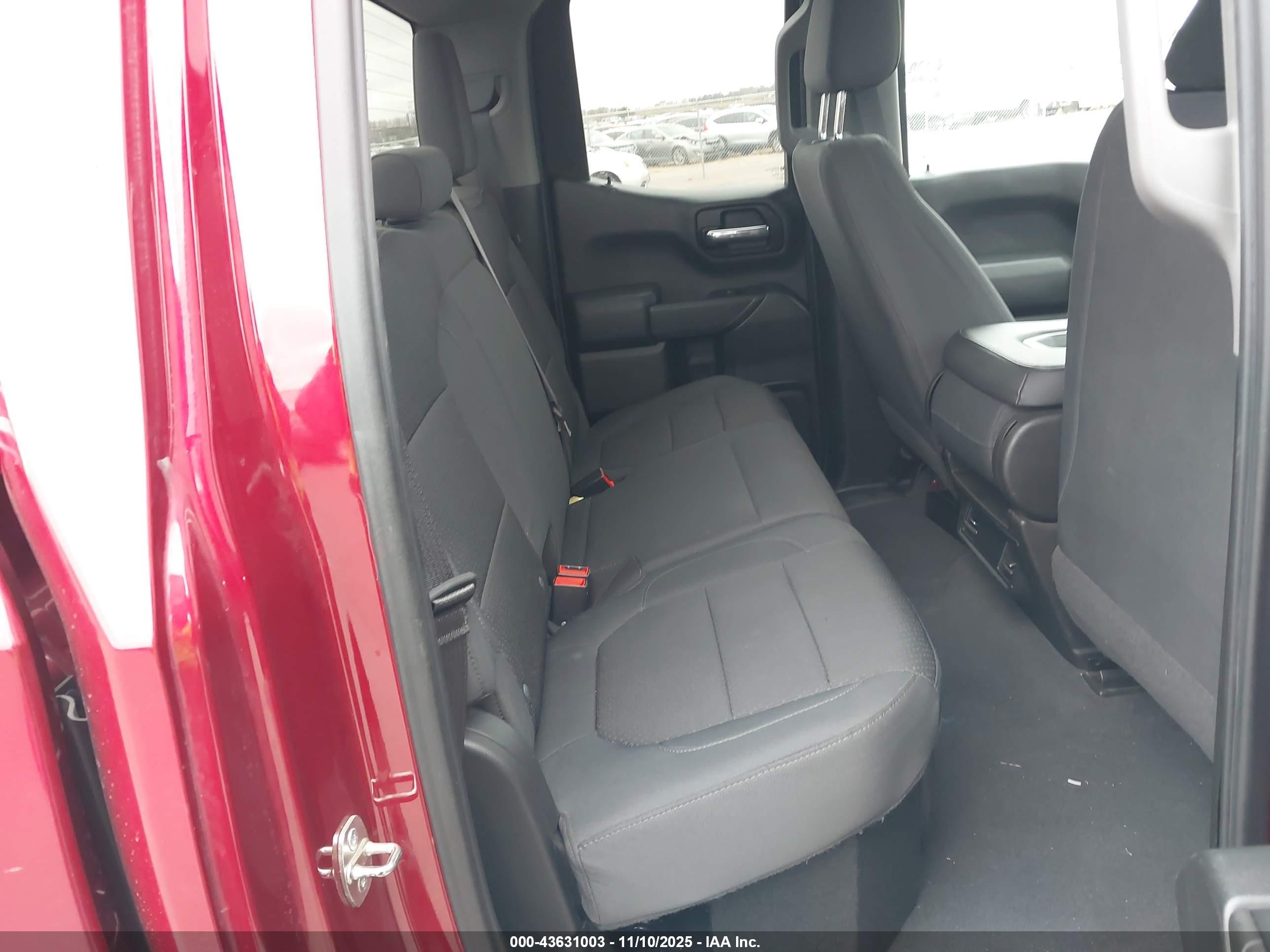 CHEVROLET SILVERADO image 8