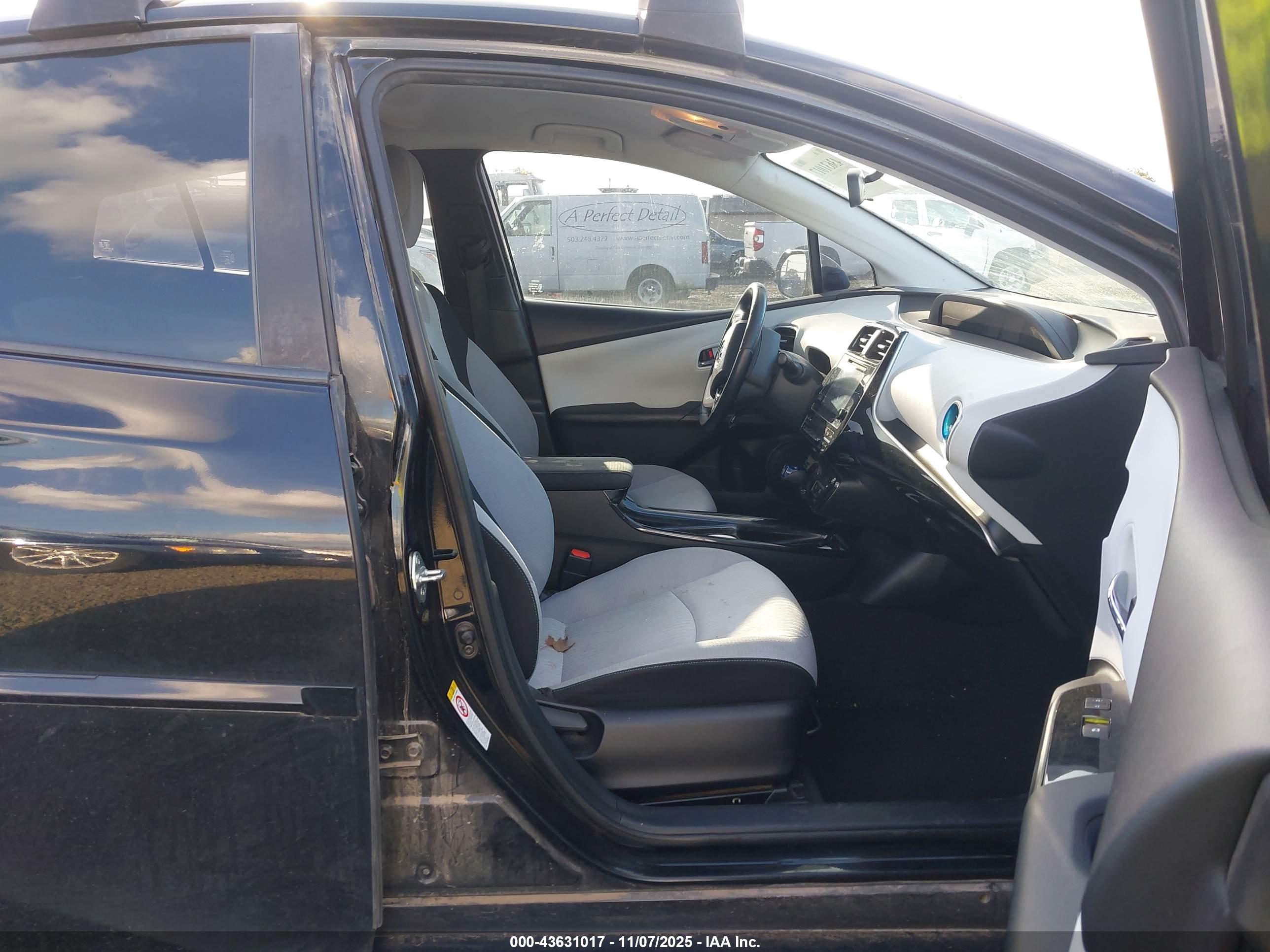 TOYOTA PRIUS image 5