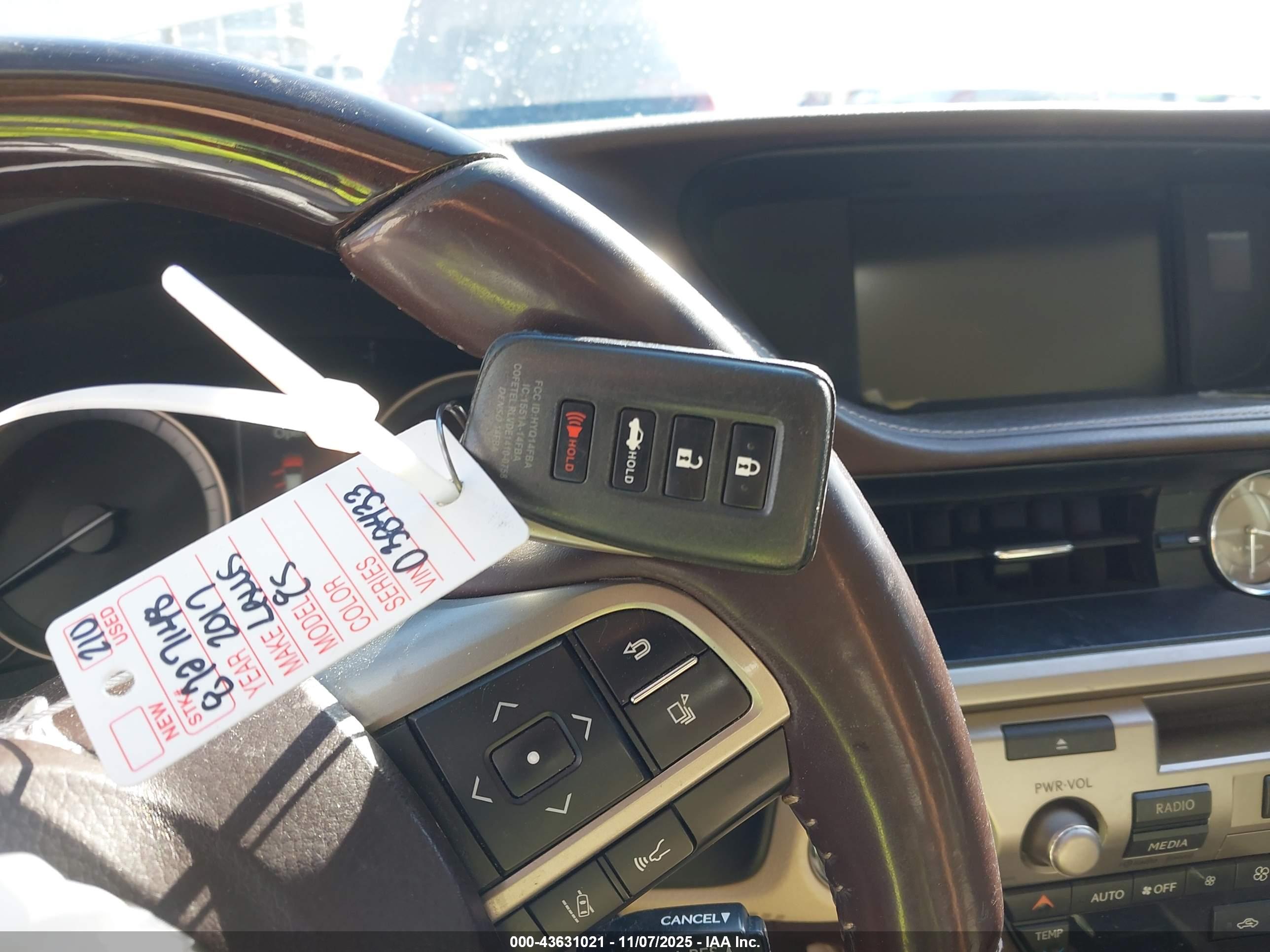 LEXUS ES image 11