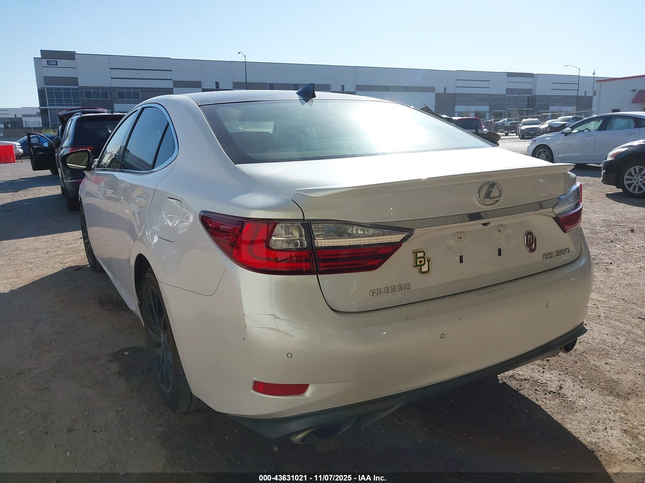 LEXUS ES image 3