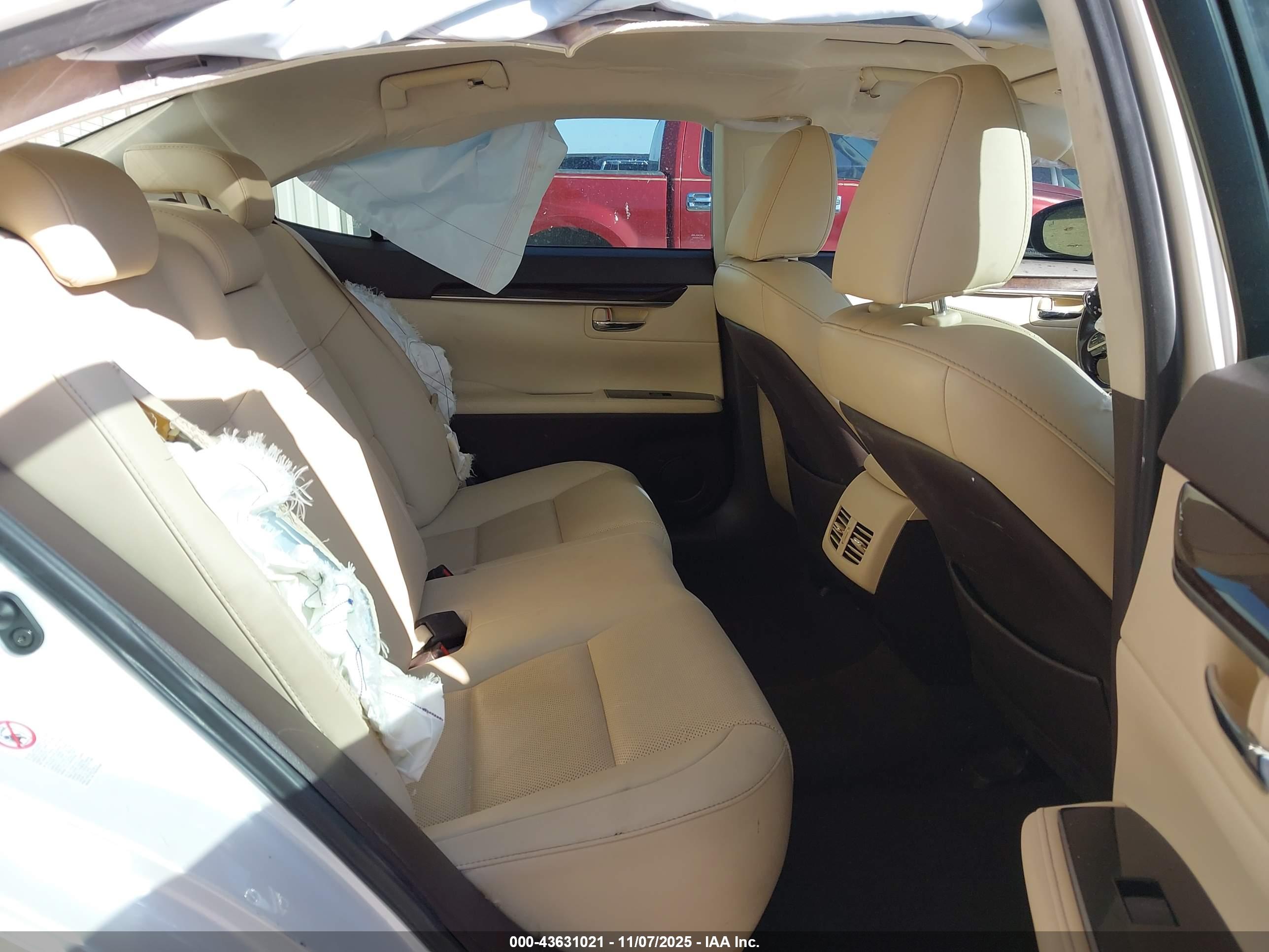 LEXUS ES image 8